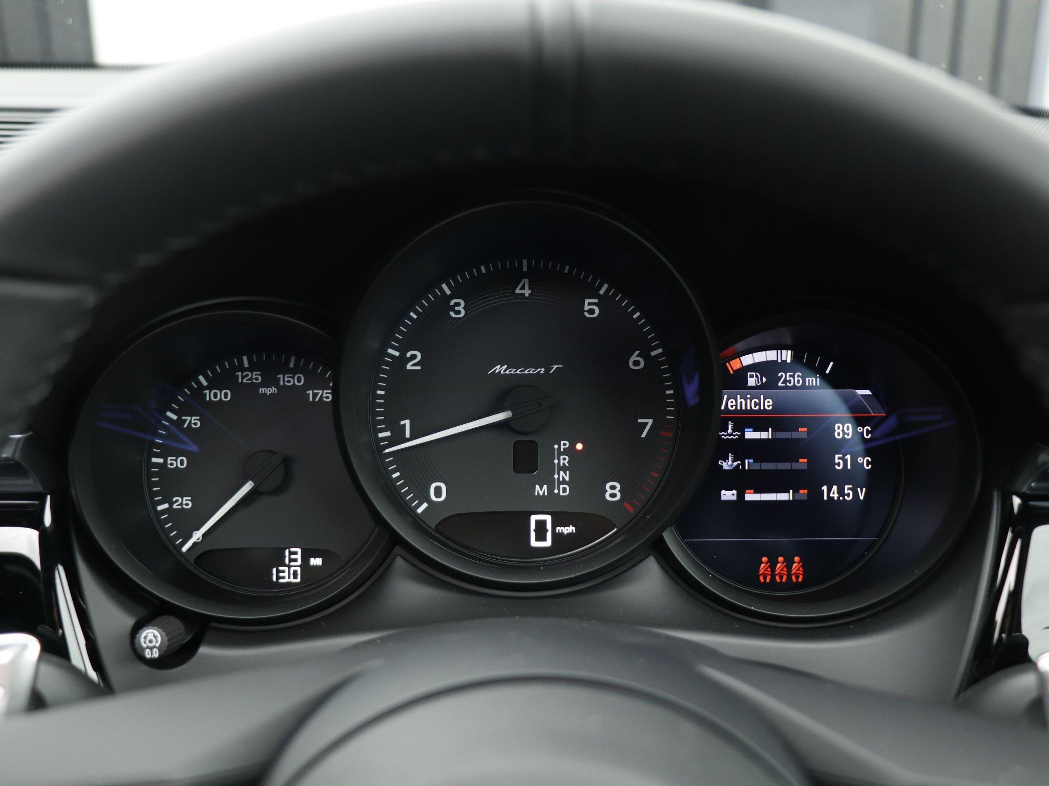 Porsche Macan view 53