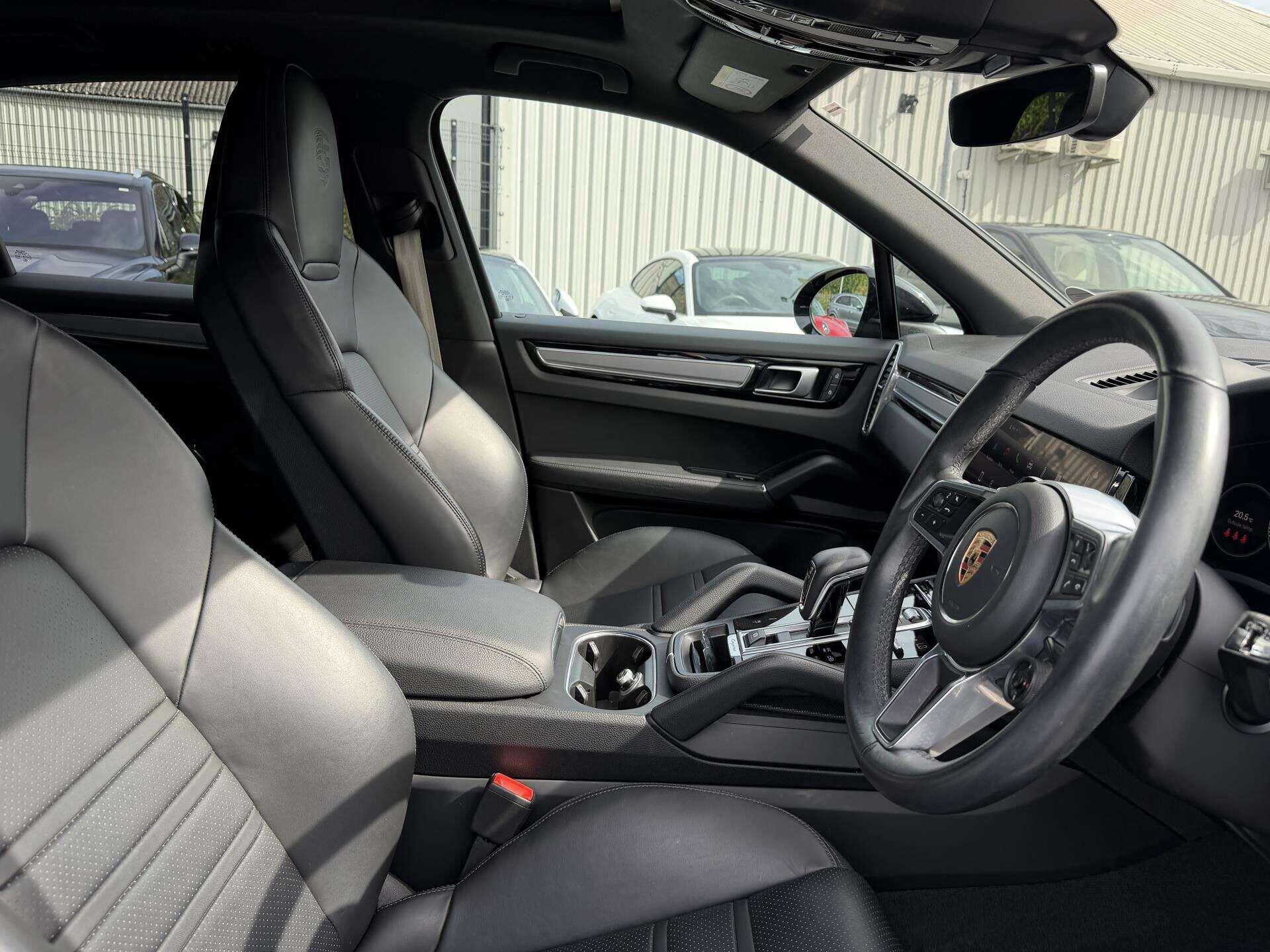 Porsche Cayenne view 11