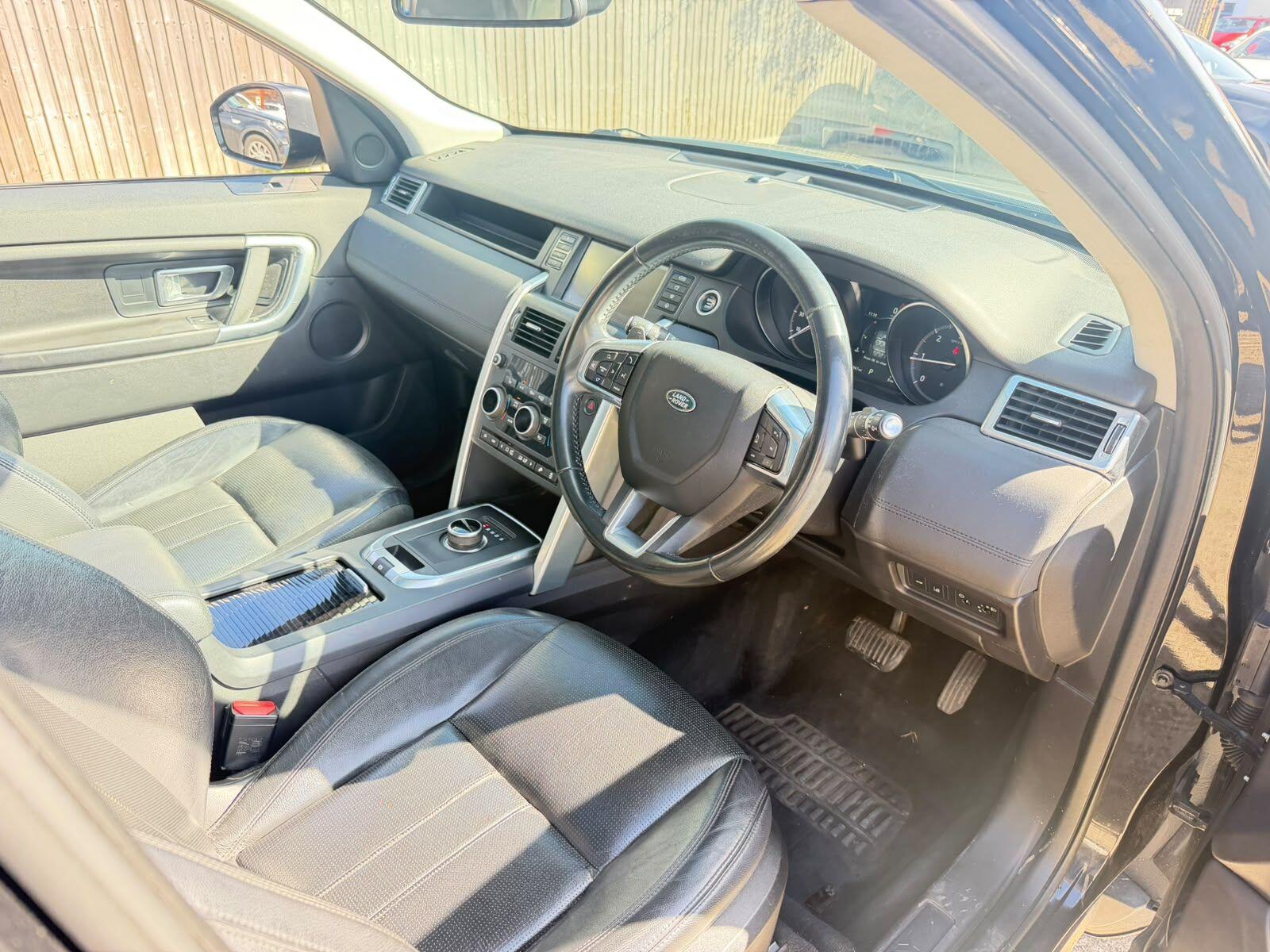 Land Rover Discovery Sport view 16