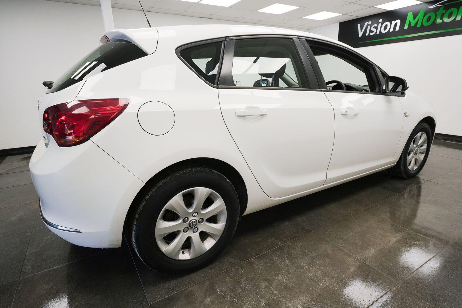 Vauxhall Astra view 4