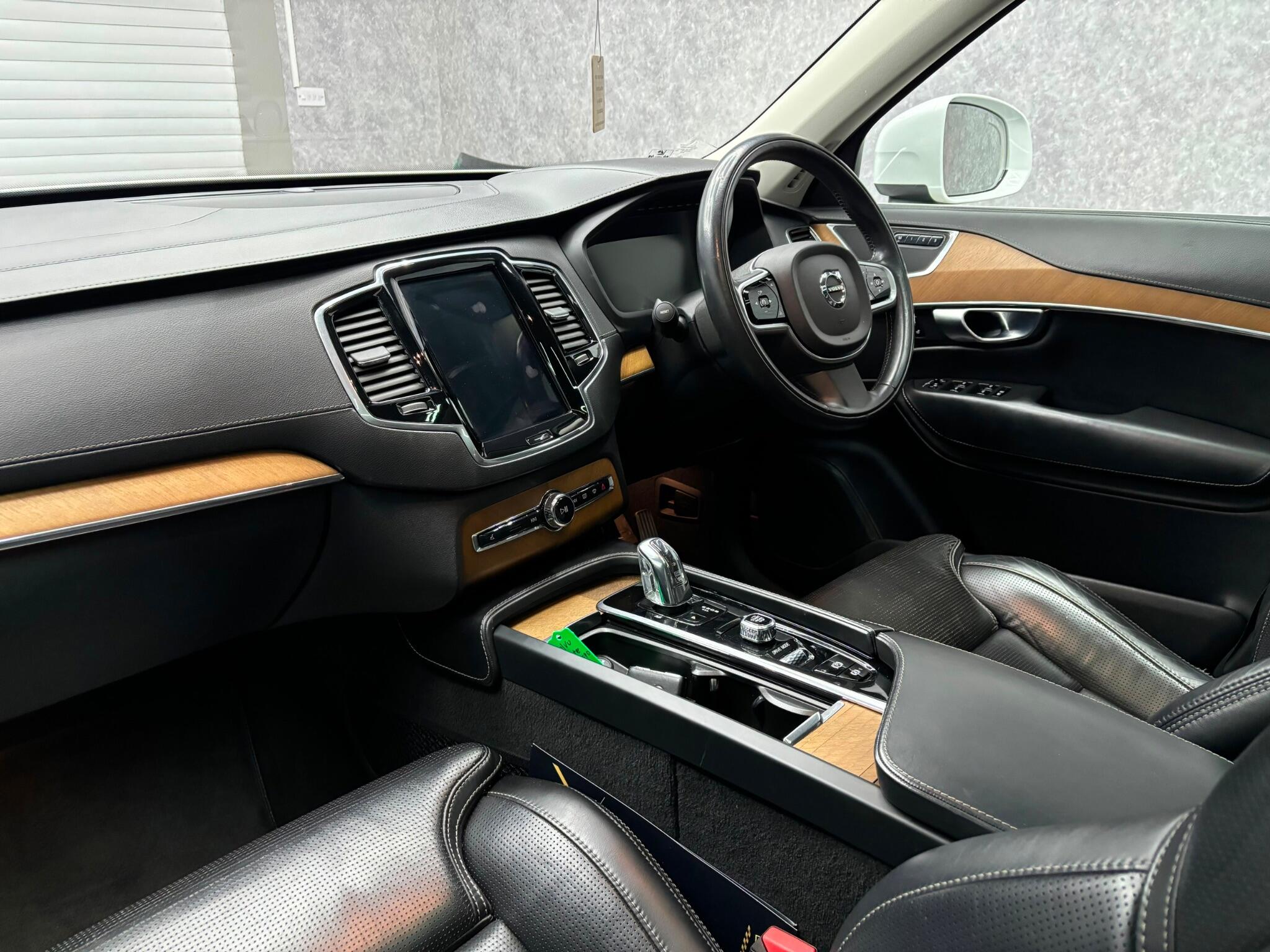 Volvo XC90 view 5