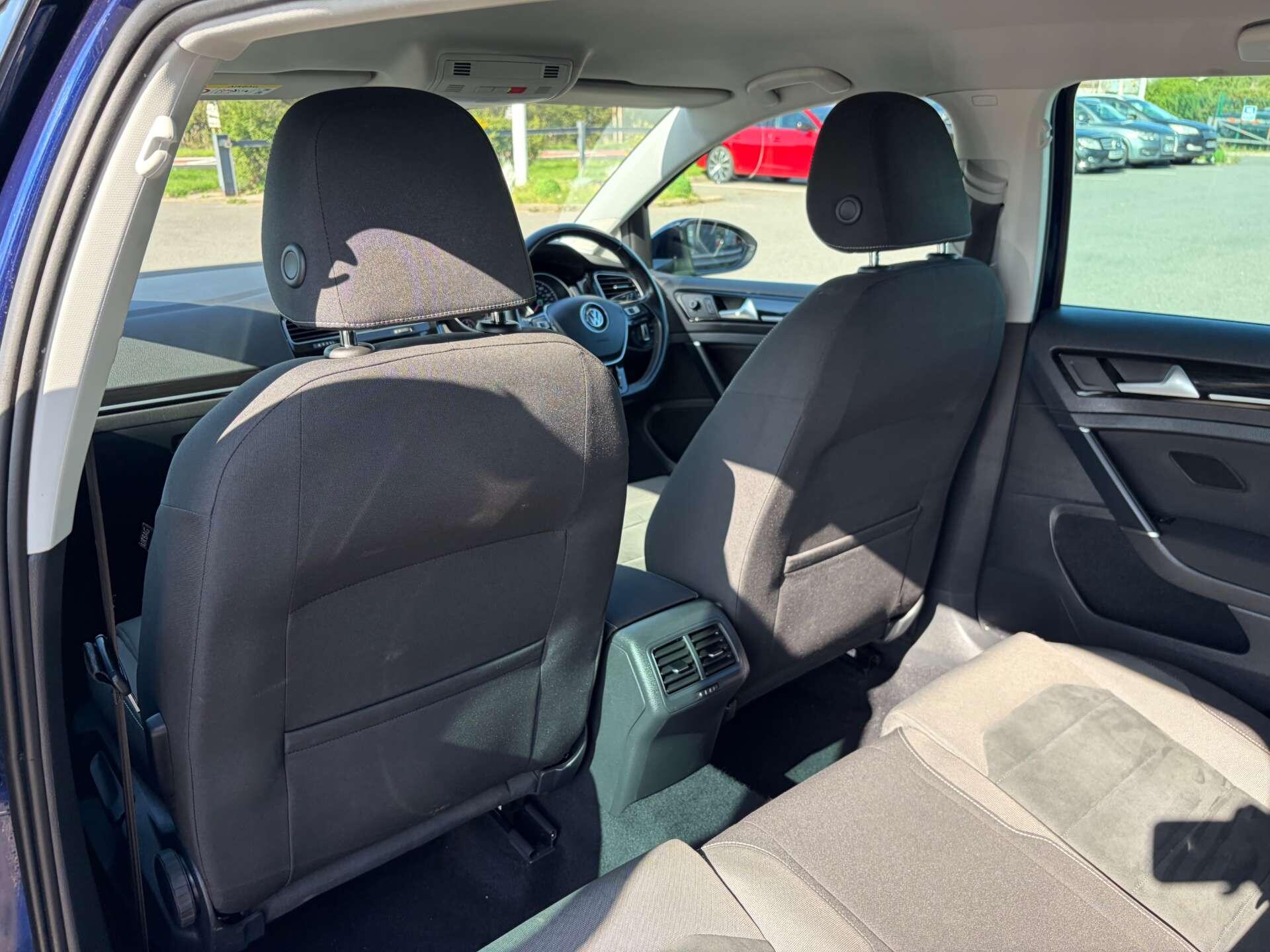 Volkswagen Golf view 20