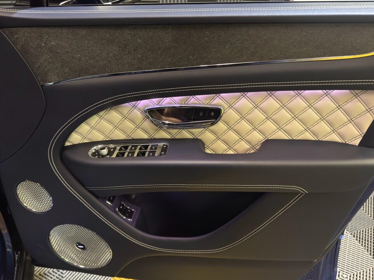 Bentley Bentayga view 9