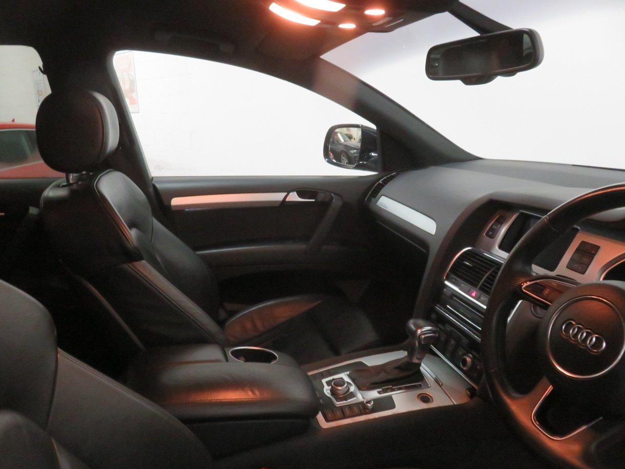 Audi Q7 view 30
