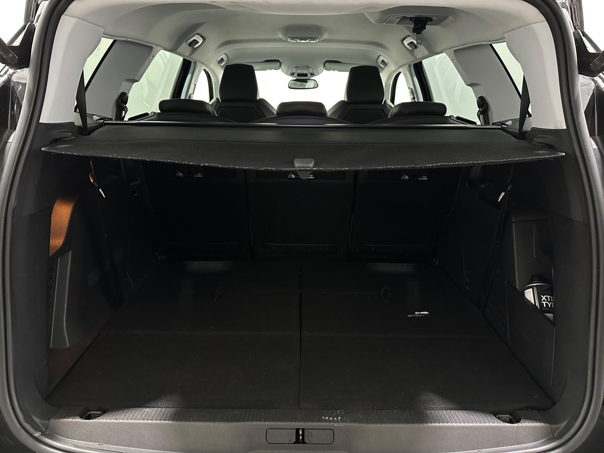 Peugeot 5008 view 45