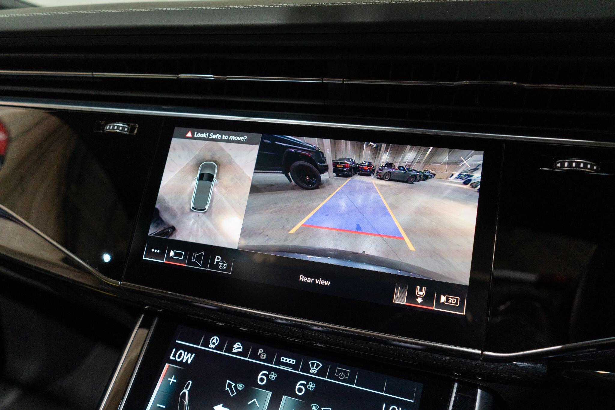 Audi Q7 view 29