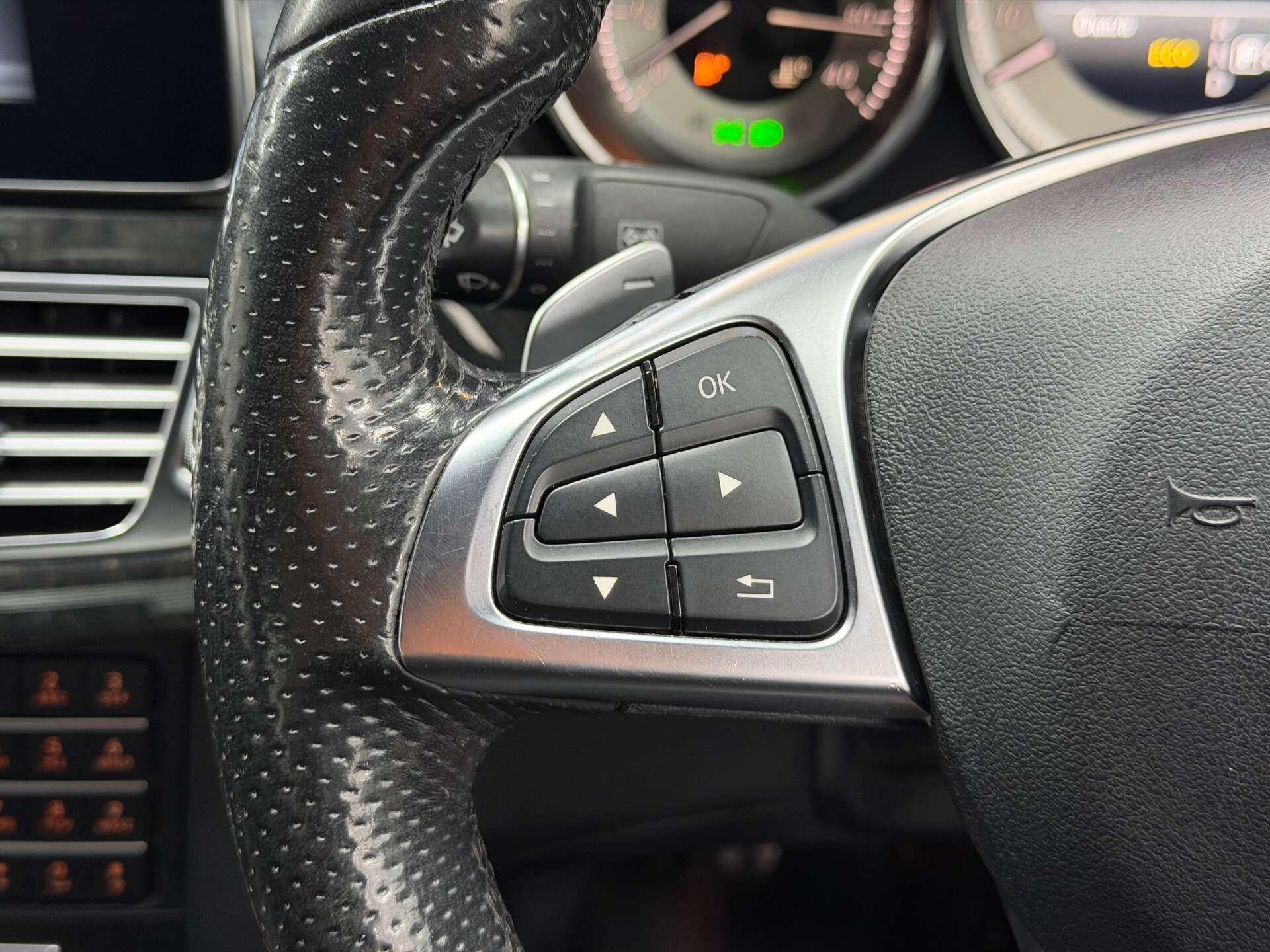 Mercedes-Benz CLS view 27