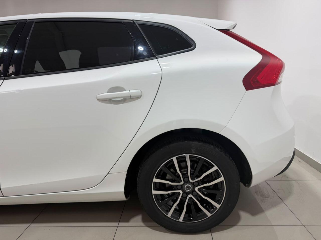 Volvo V40 view 8