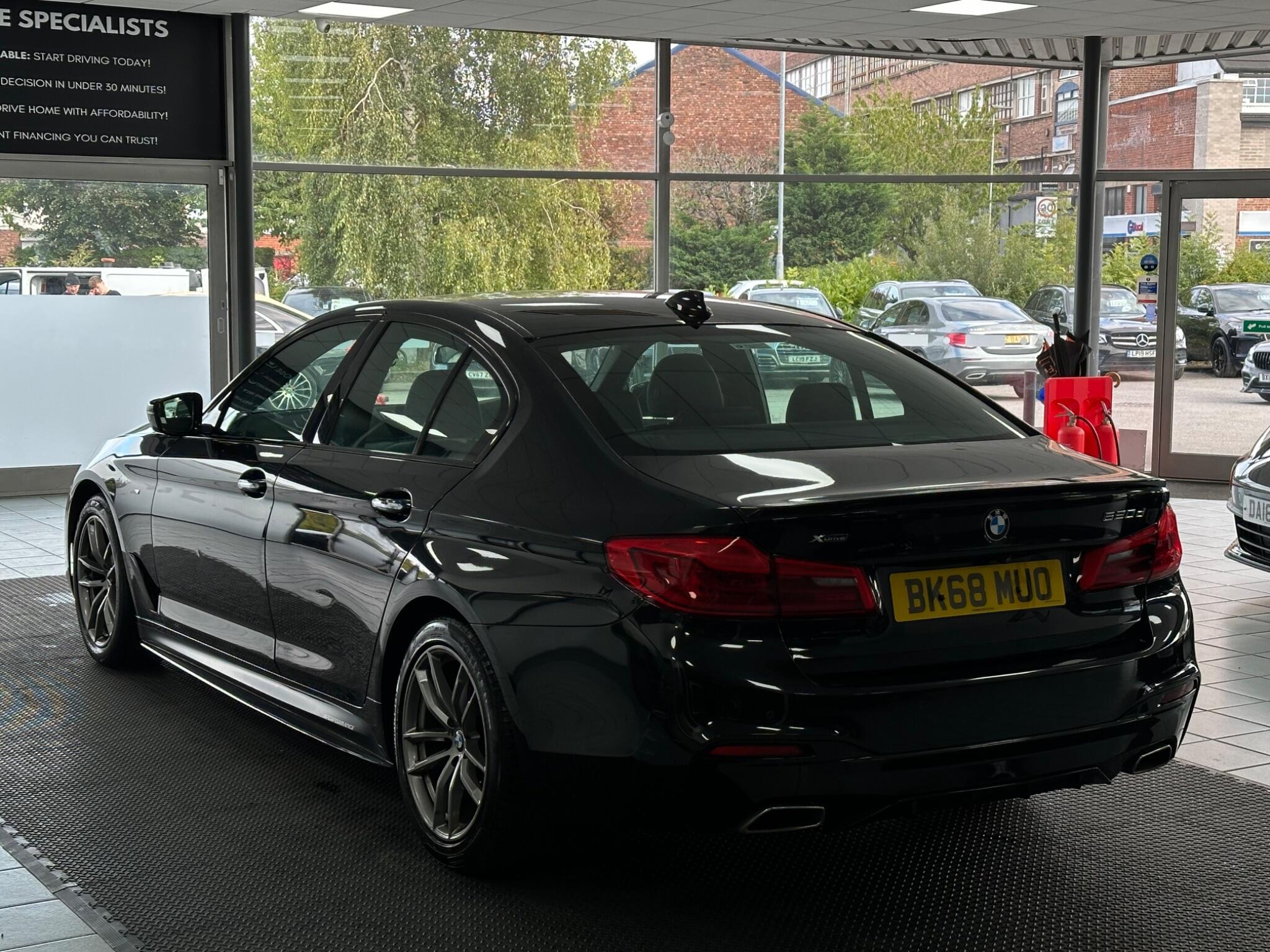 BMW 5 Series view 10