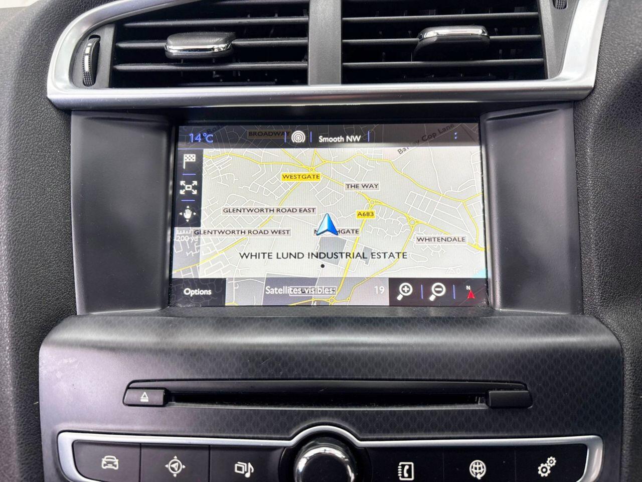 DS Automobiles DS 4 view 15