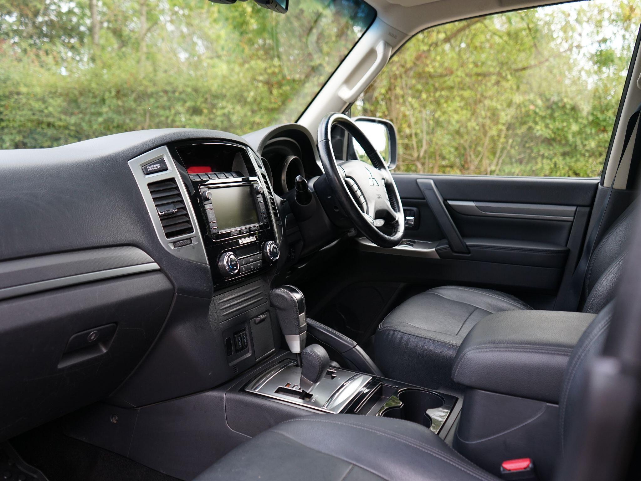 Mitsubishi Shogun view 17