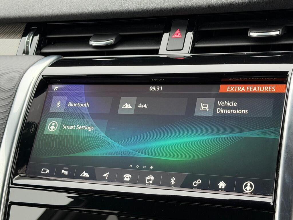 Land Rover Discovery Sport view 32