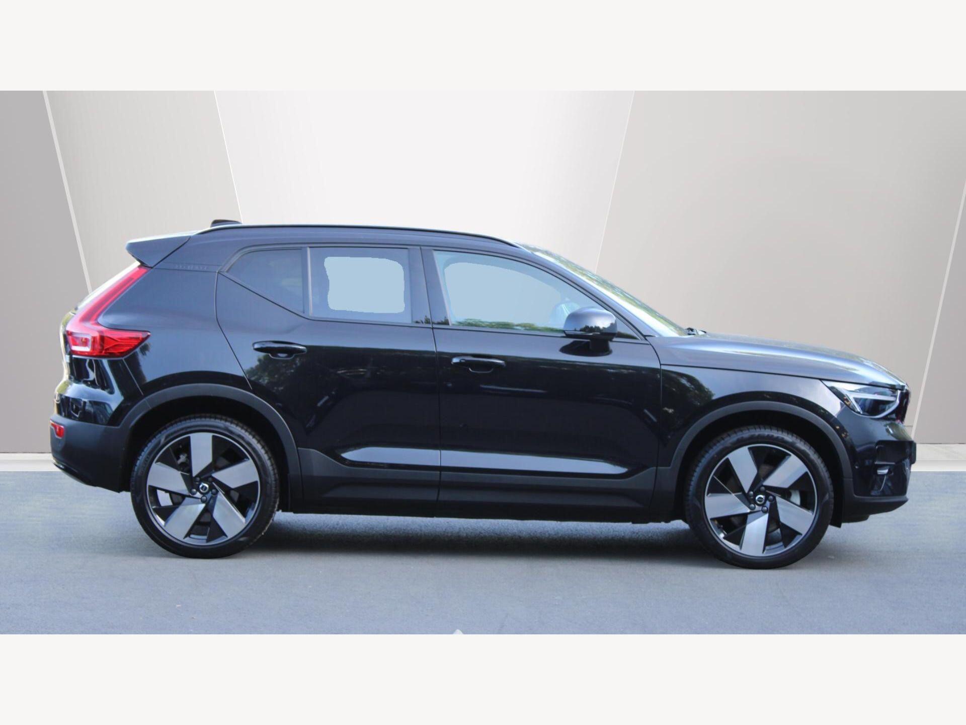 Volvo XC40 view 3