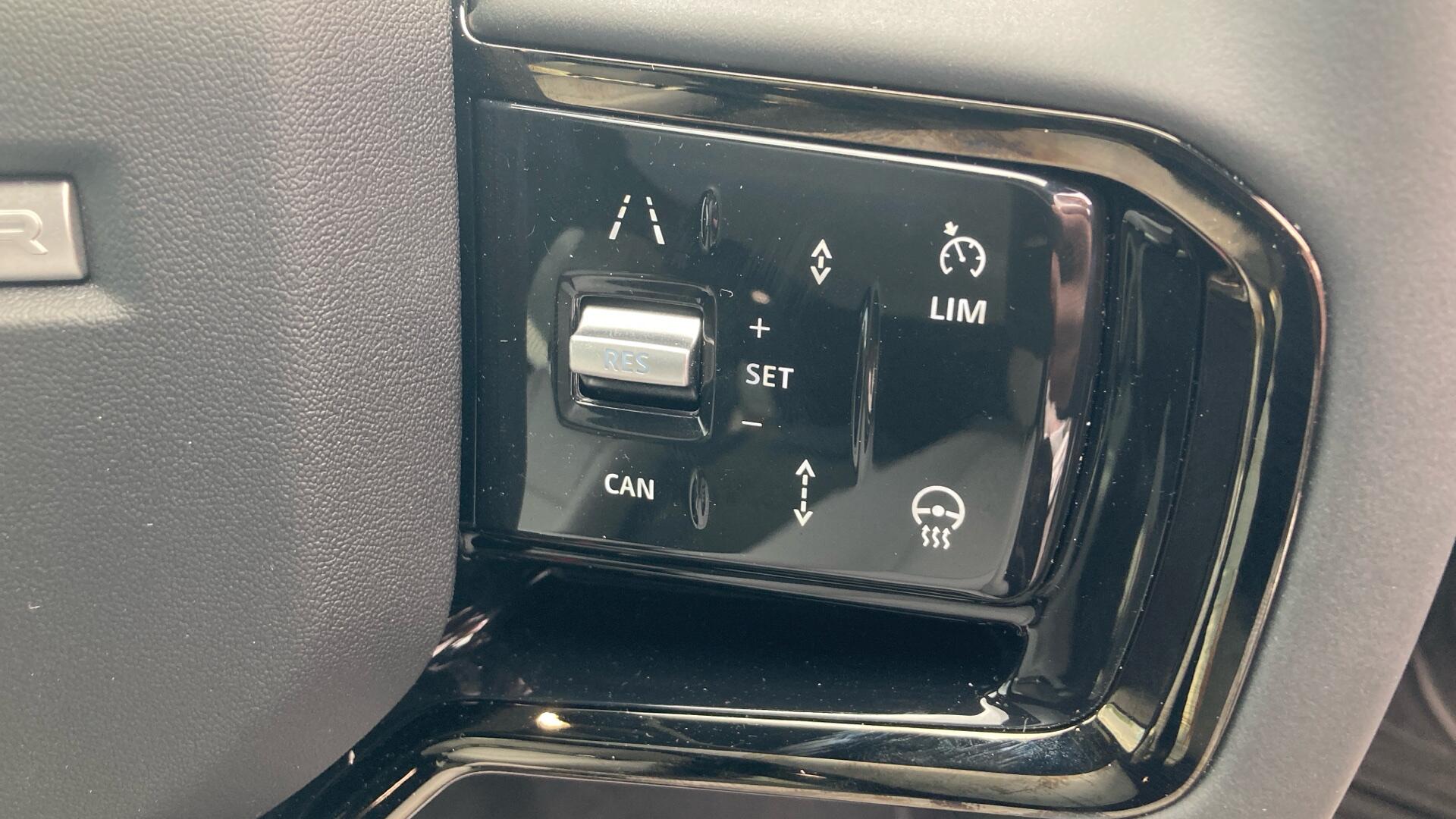 Land Rover Range Rover Velar view 41