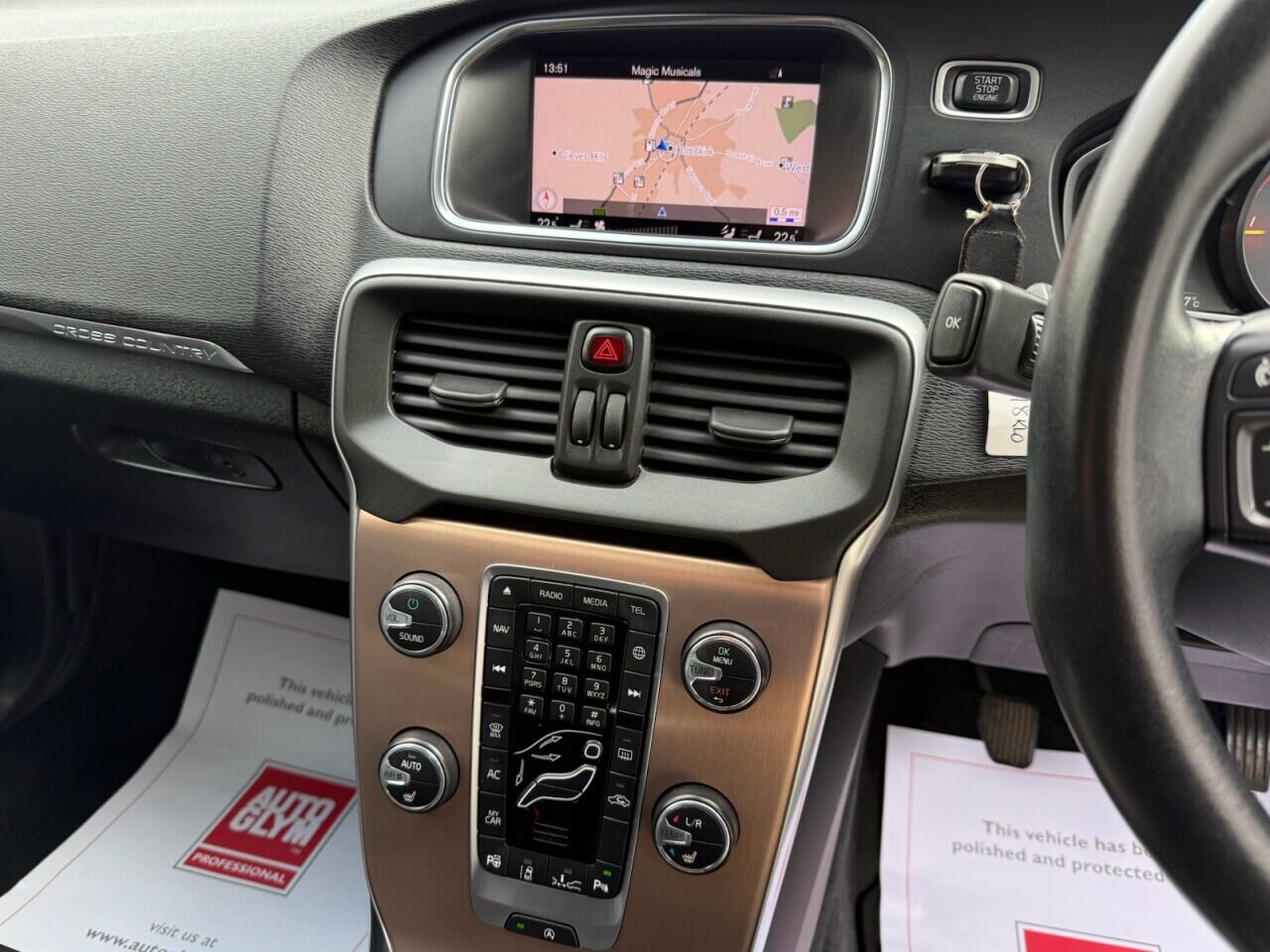 Volvo V40 Cross Country view 21