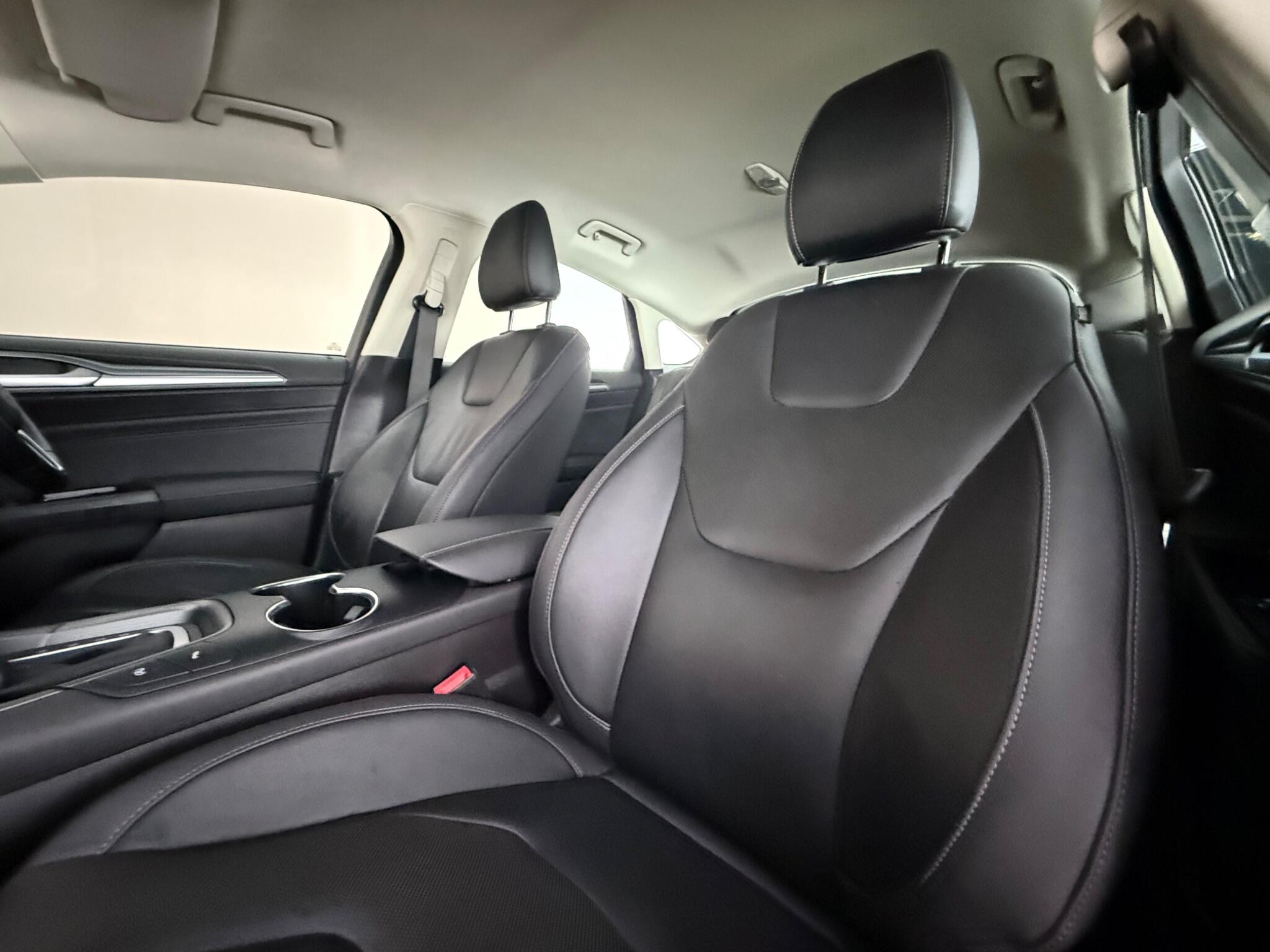 Ford Mondeo view 32