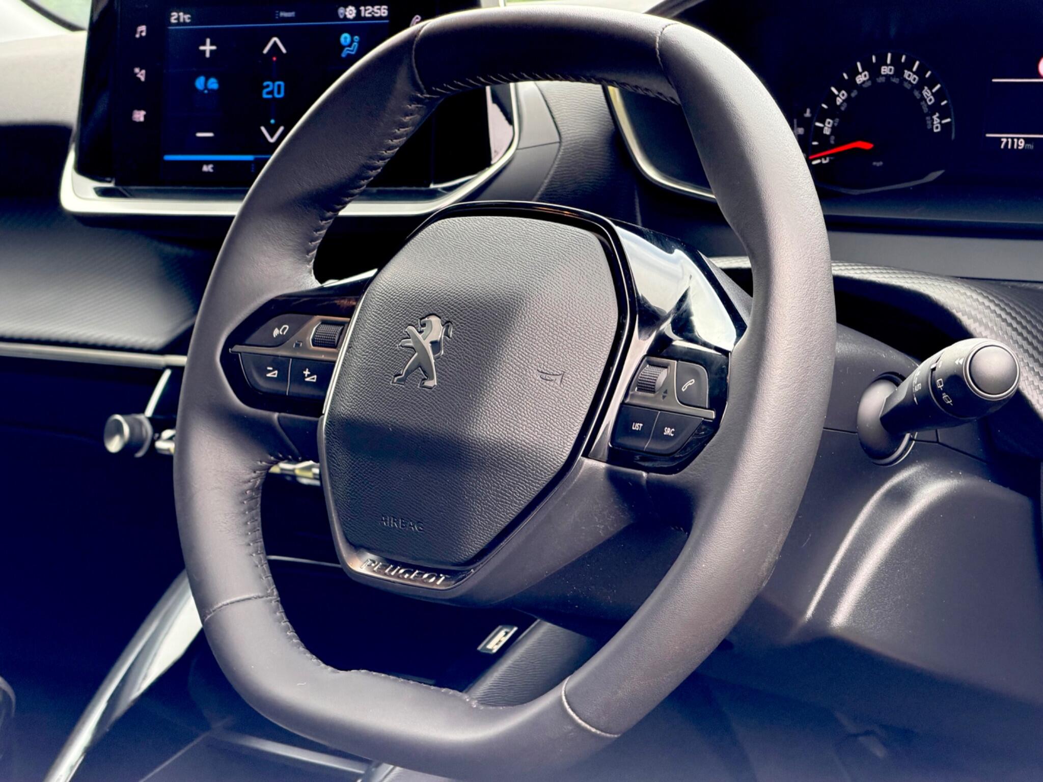 Peugeot 208 view 22