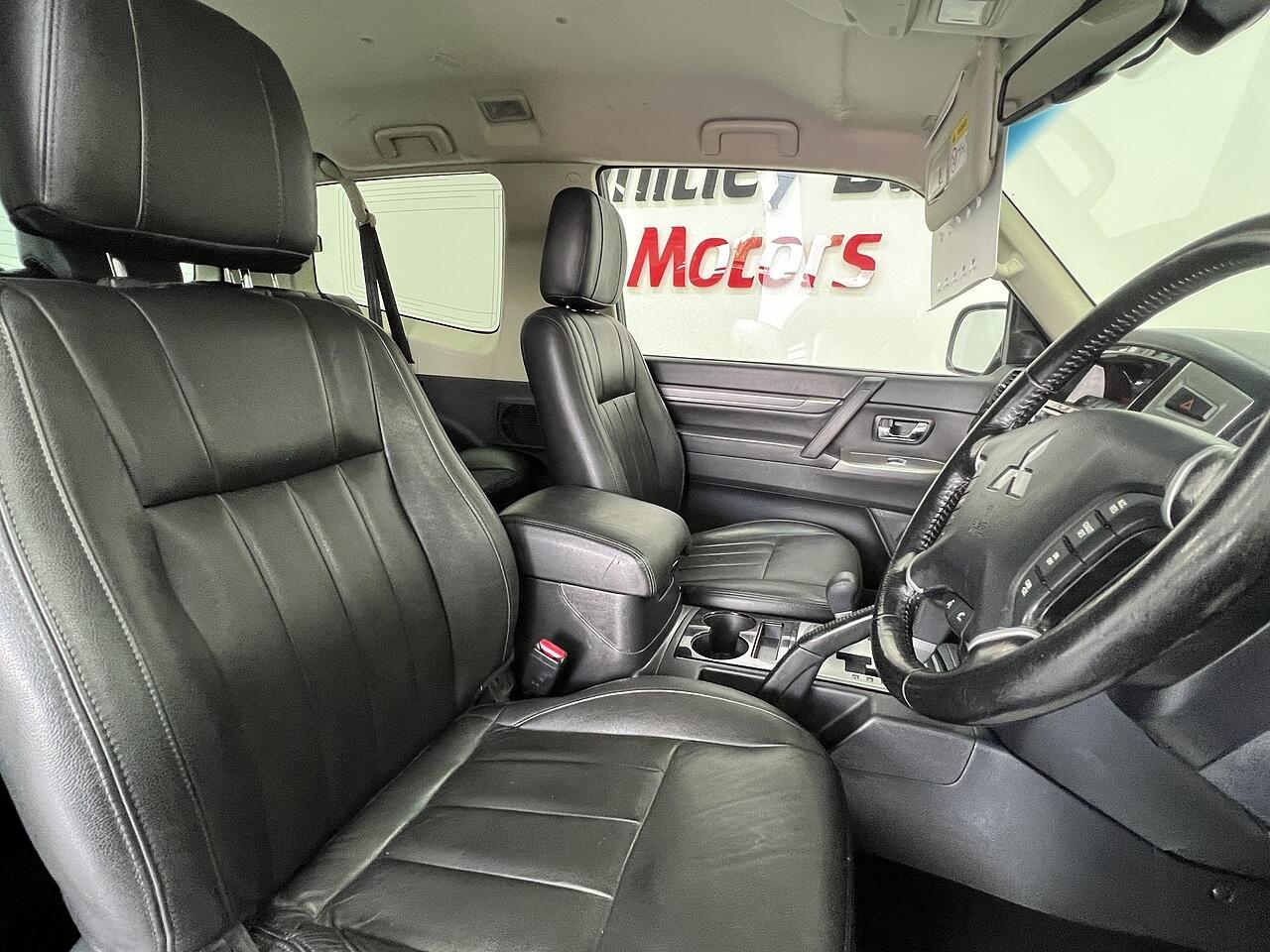 Mitsubishi Shogun view 14