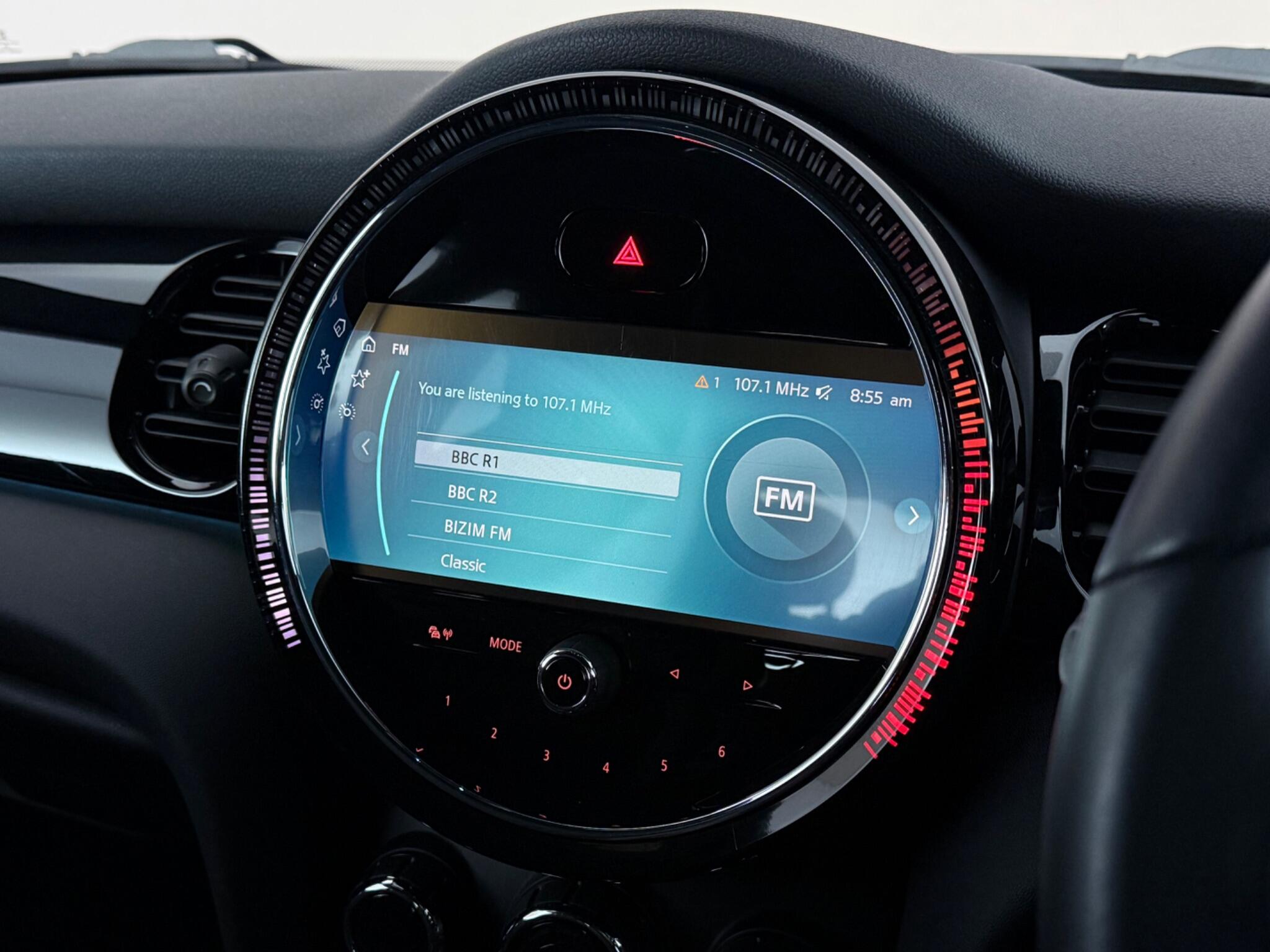Mini Hatch view 27