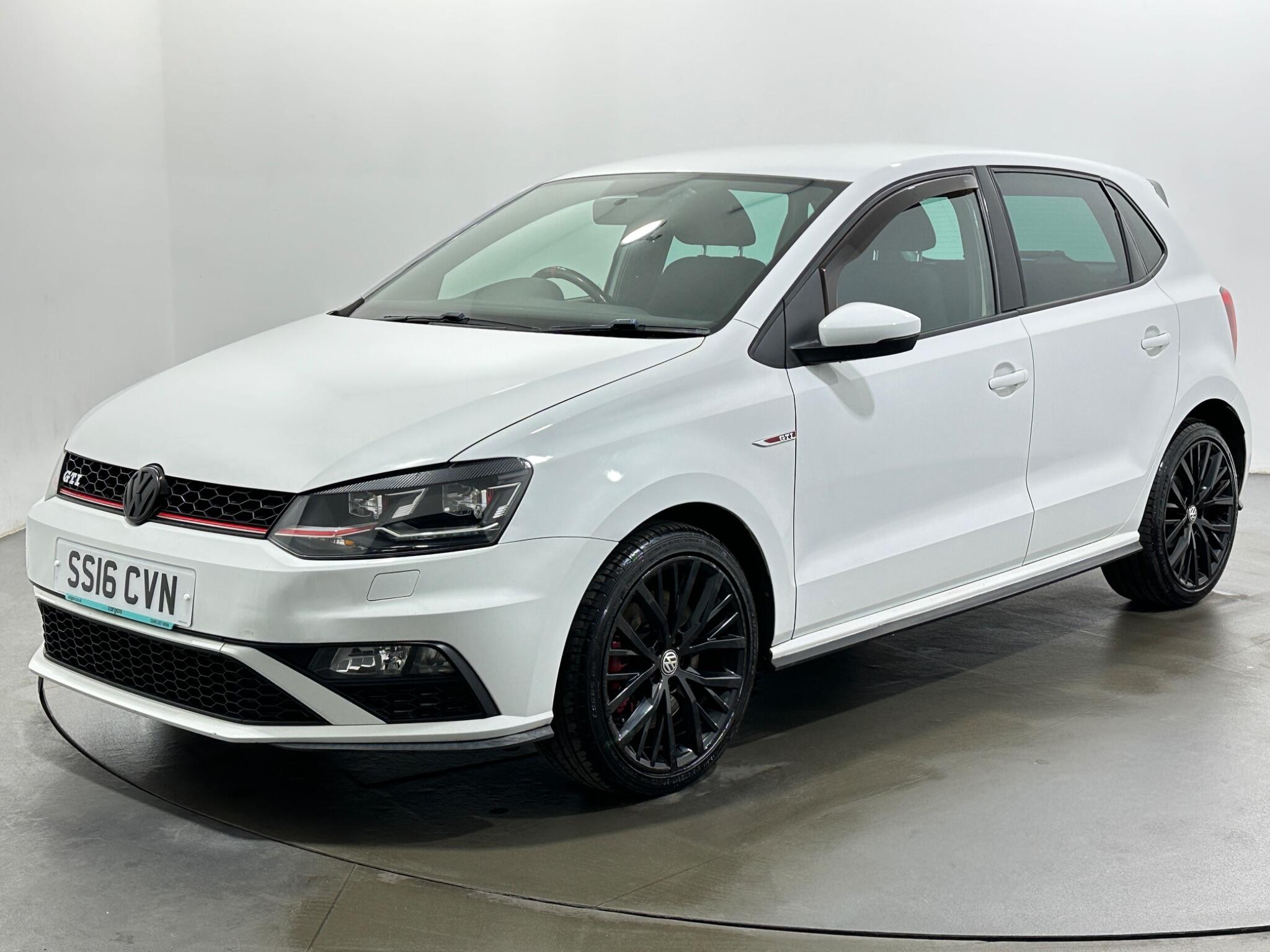 Volkswagen Polo view 4