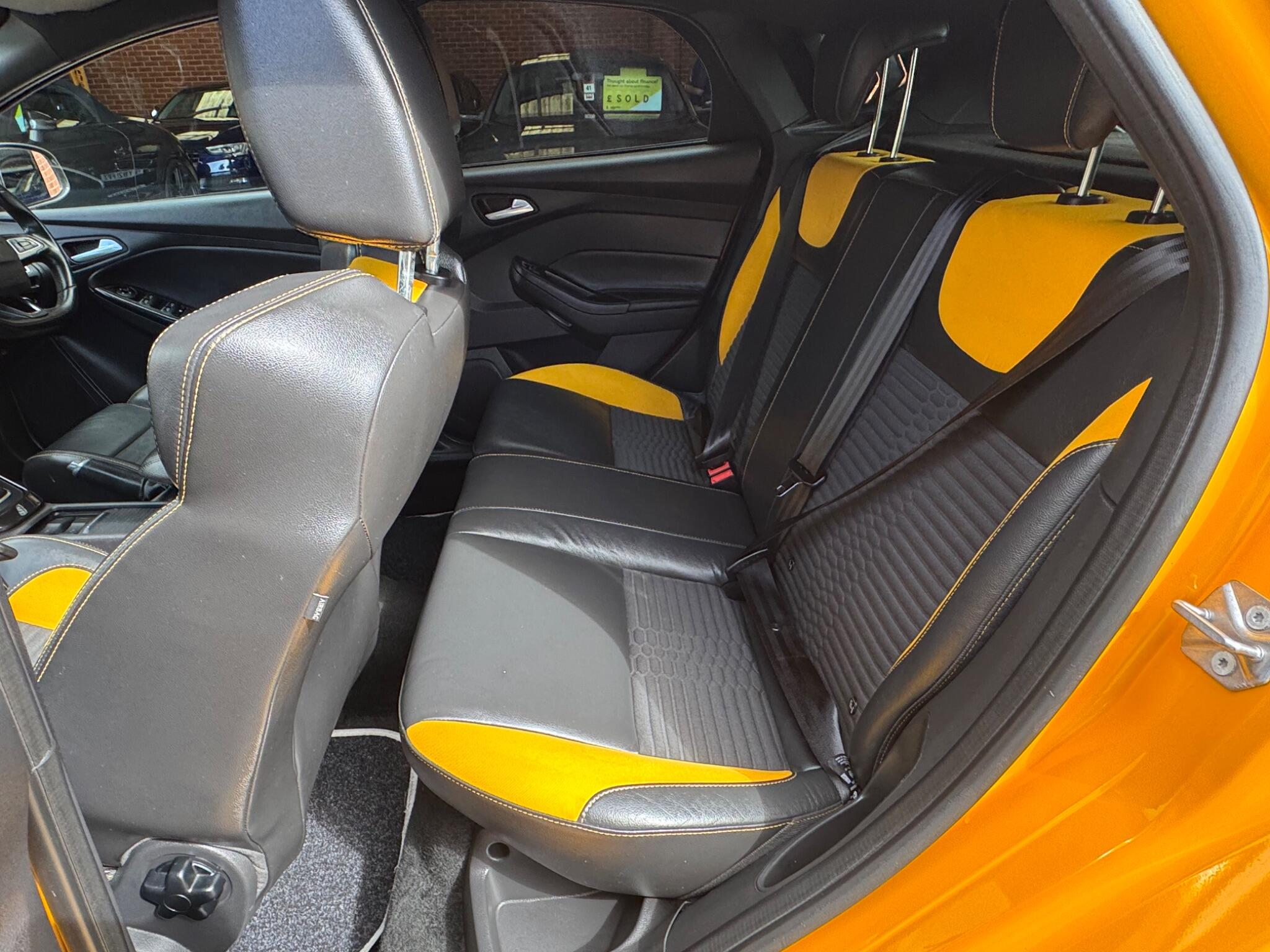 Ford Focus view 9
