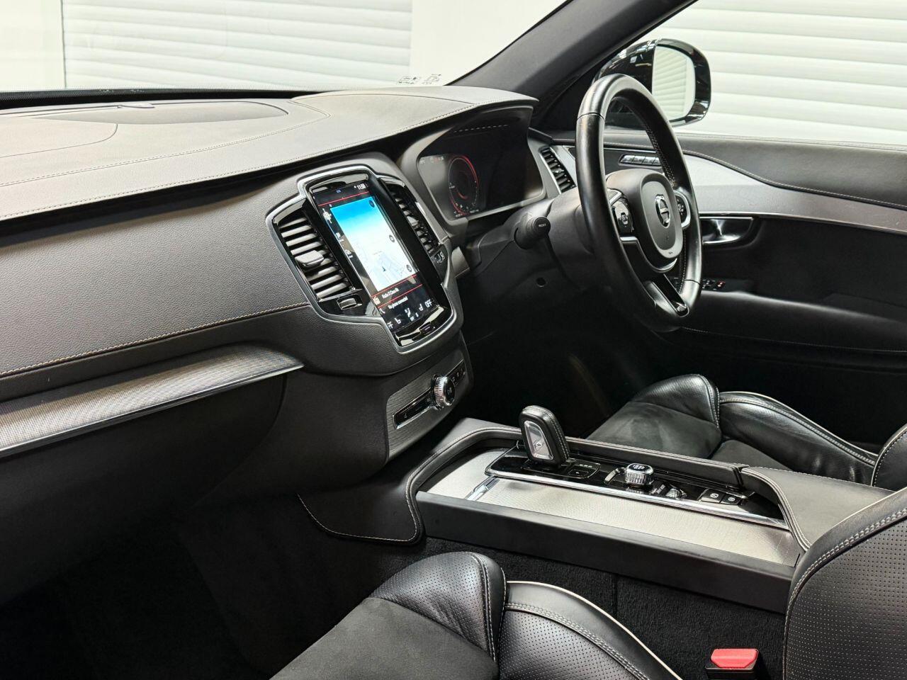 Volvo XC90 view 6
