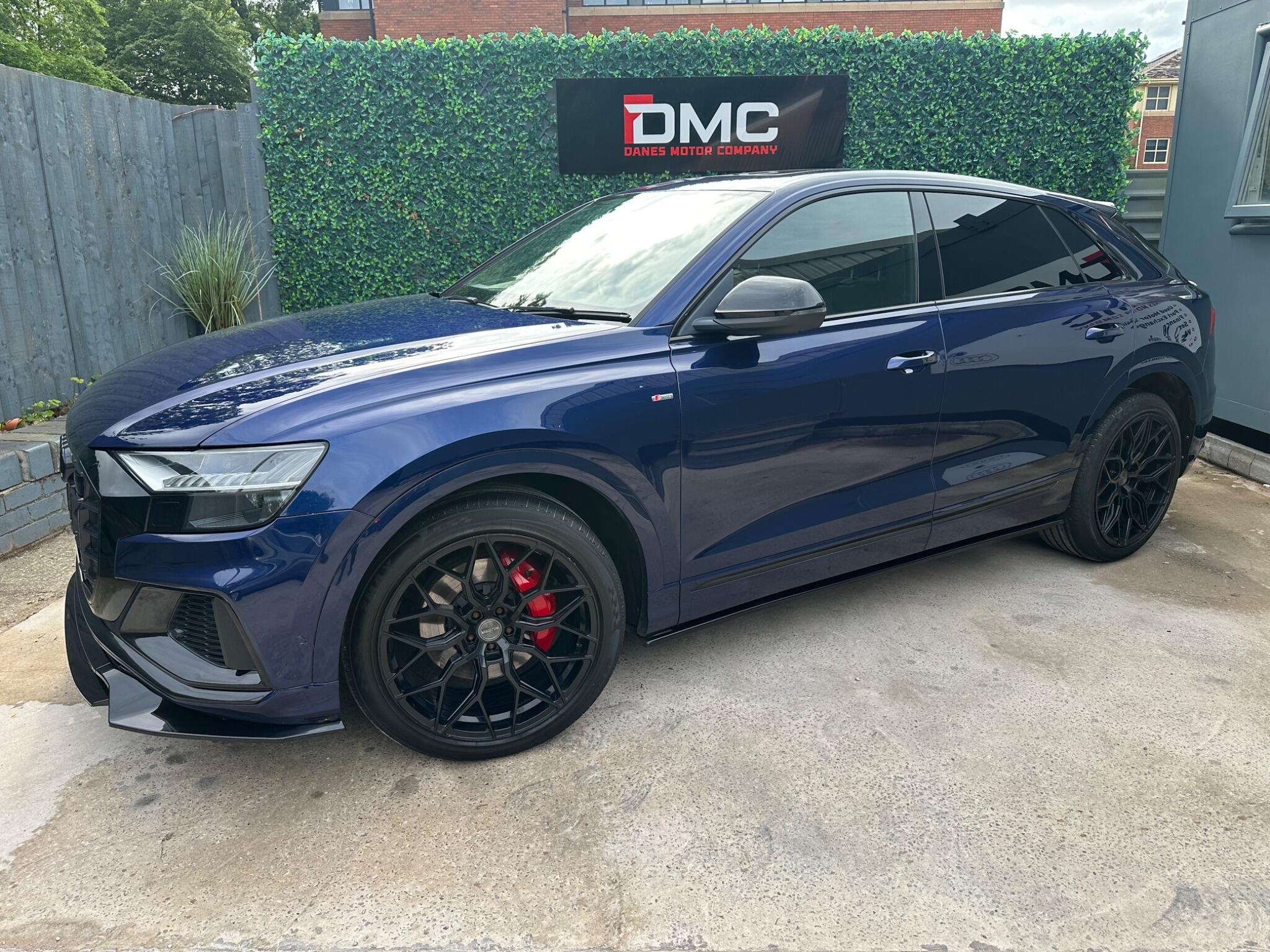 Audi Q8 view 70