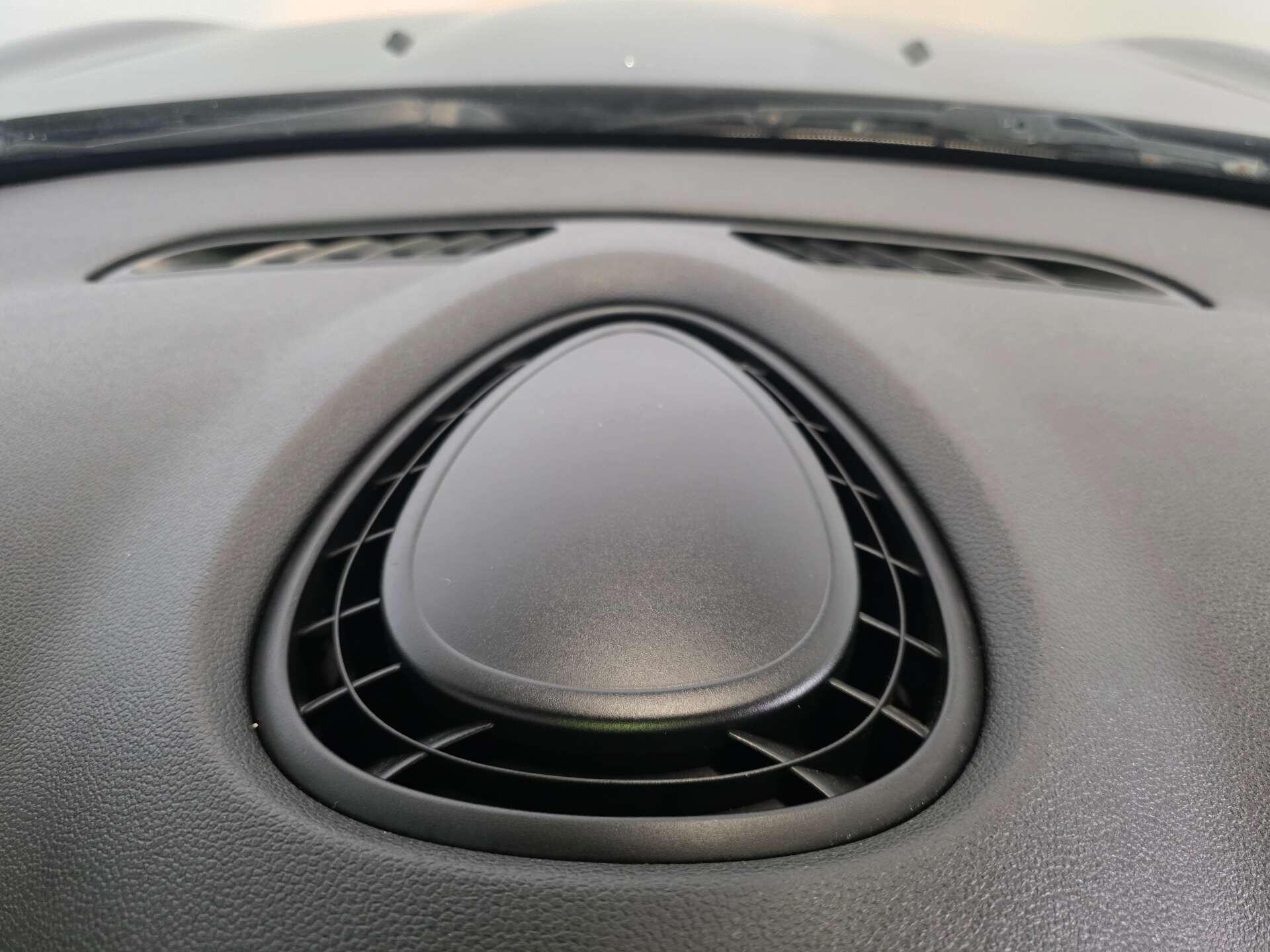 Mini Convertible view 24