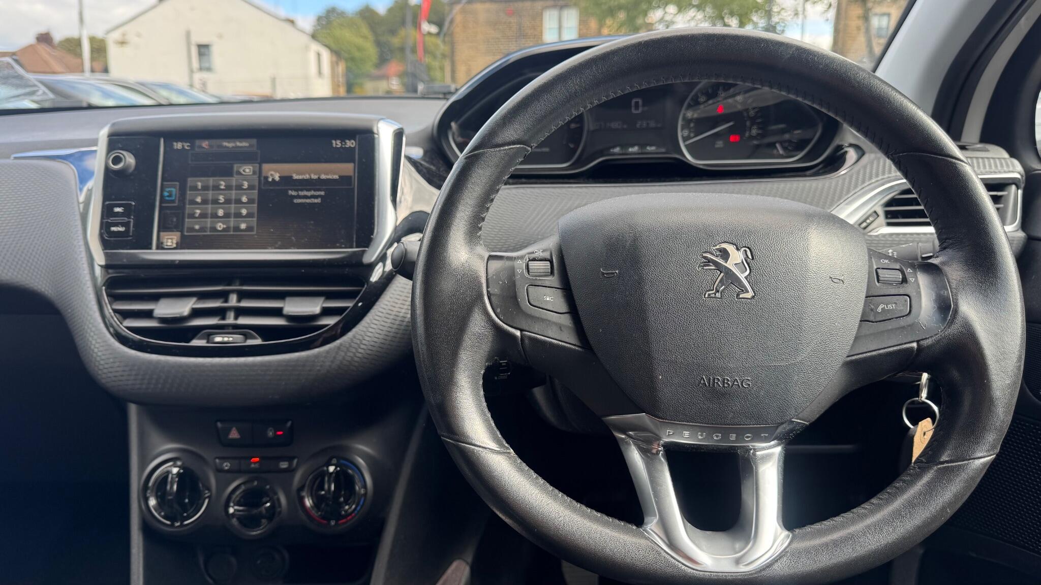 Peugeot 2008 view 8