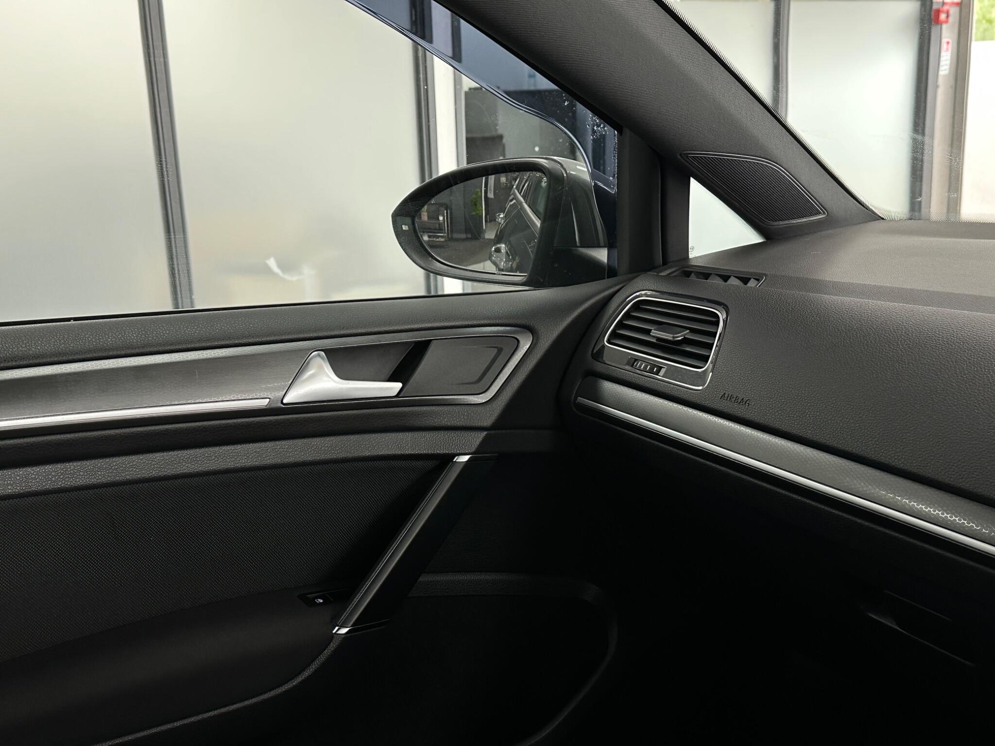 Volkswagen Golf view 32