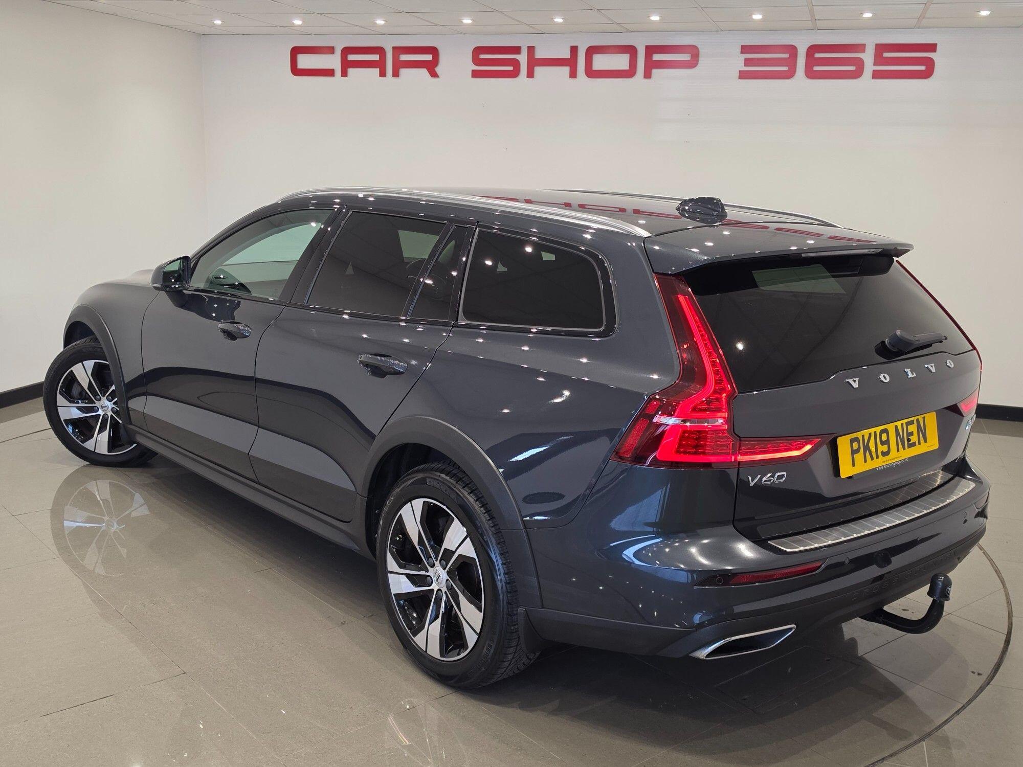 Volvo V60 Cross Country view 13