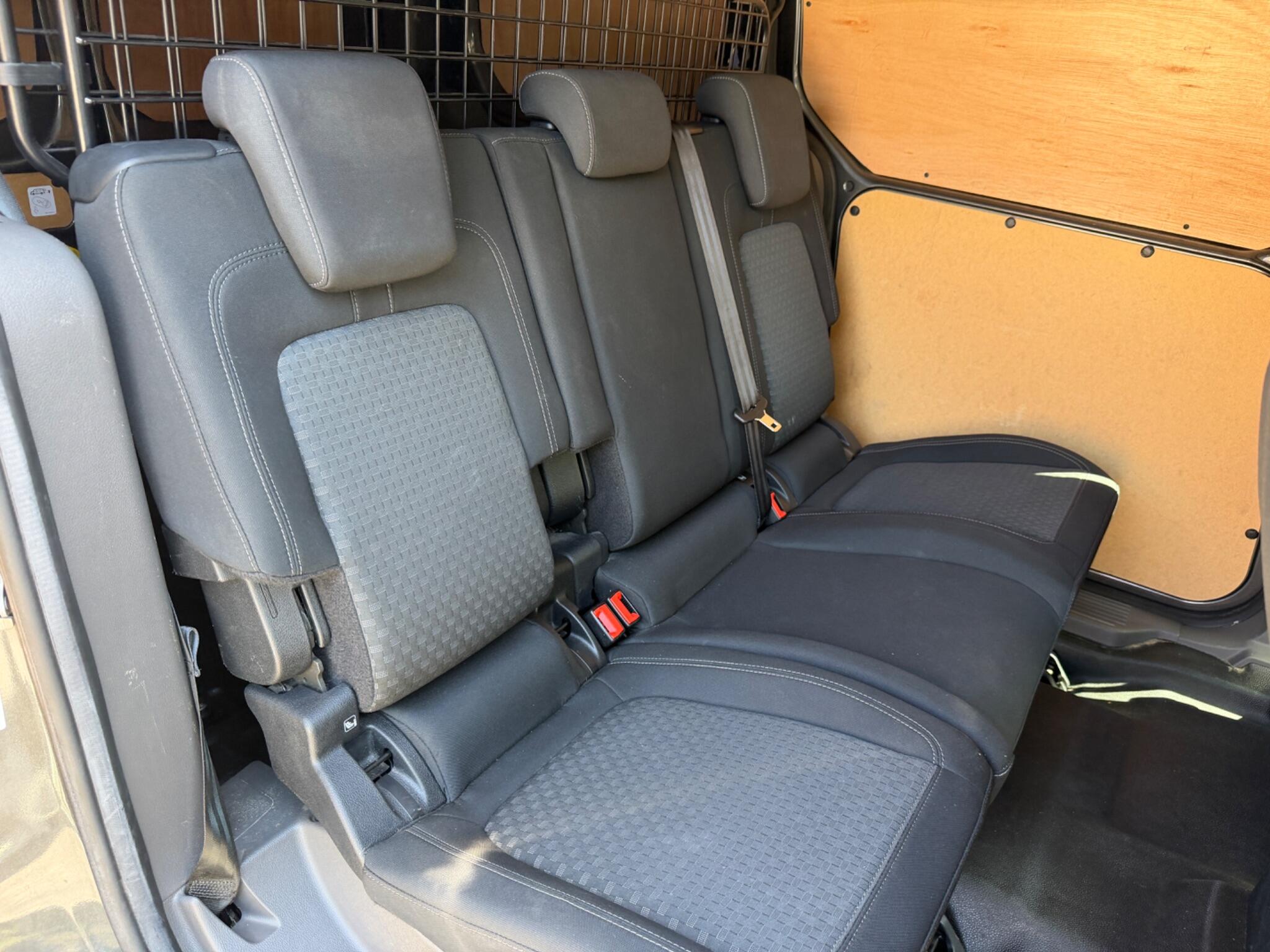 Ford Transit Connect view 5