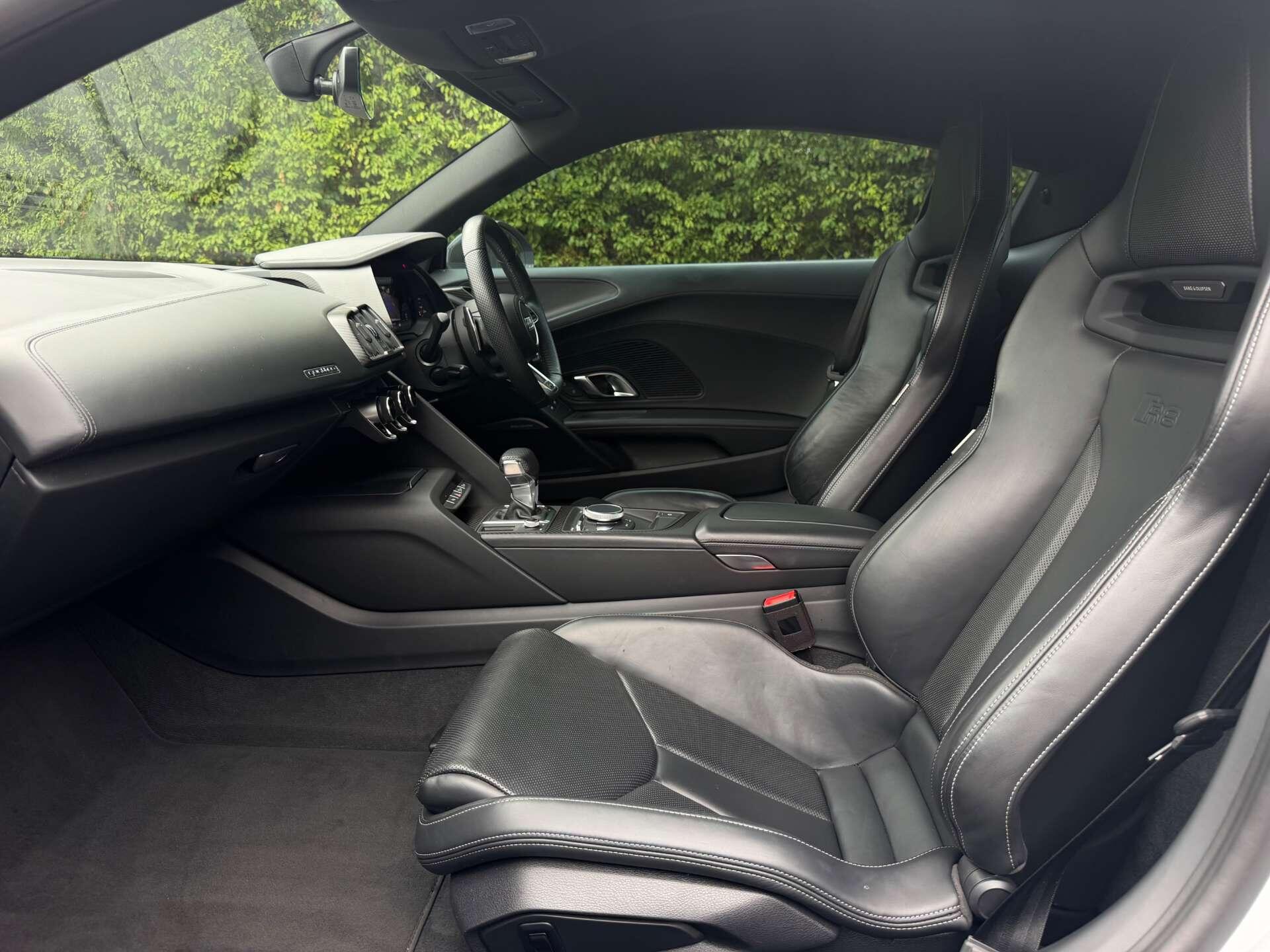 Audi R8 view 34