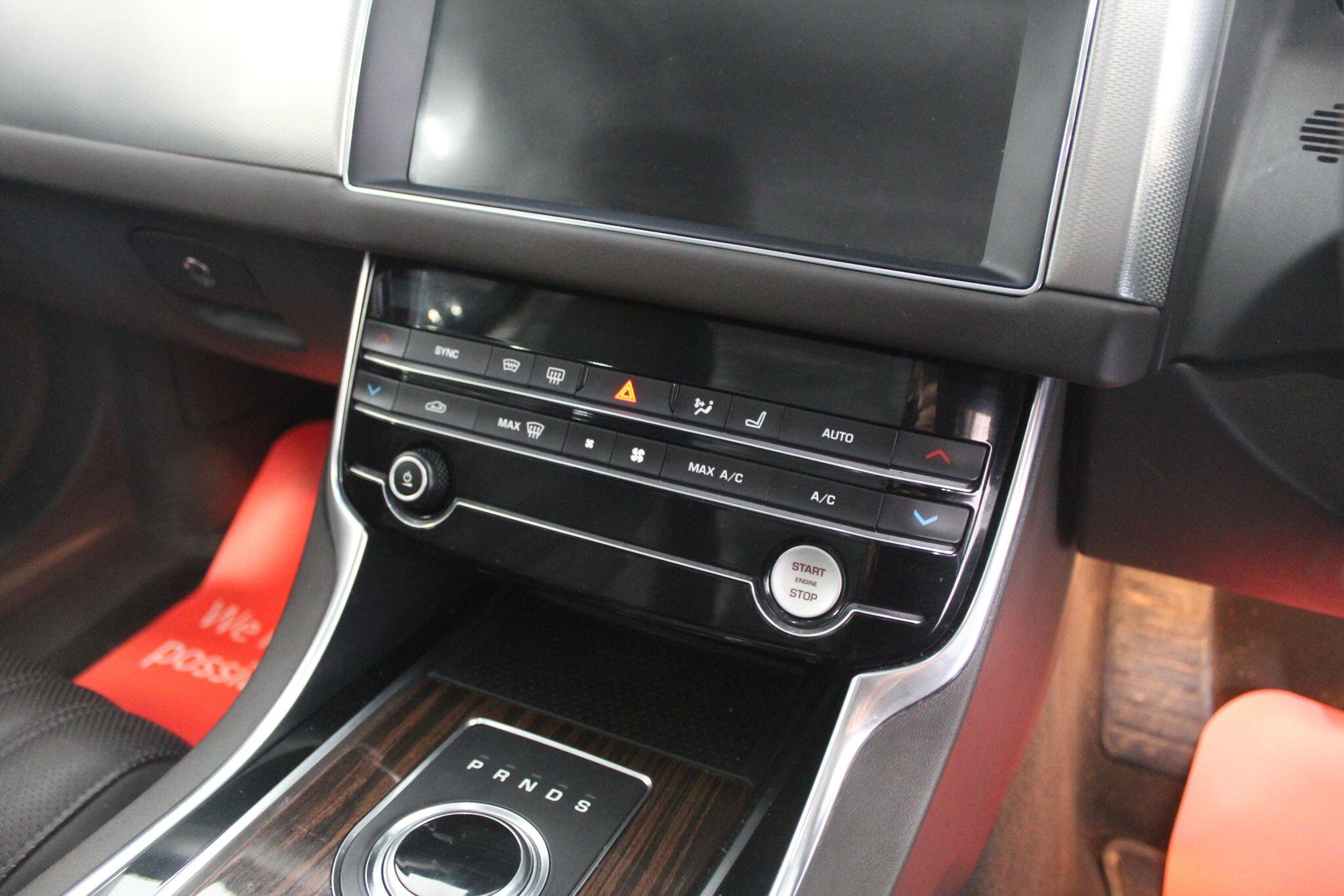 Jaguar XF view 41