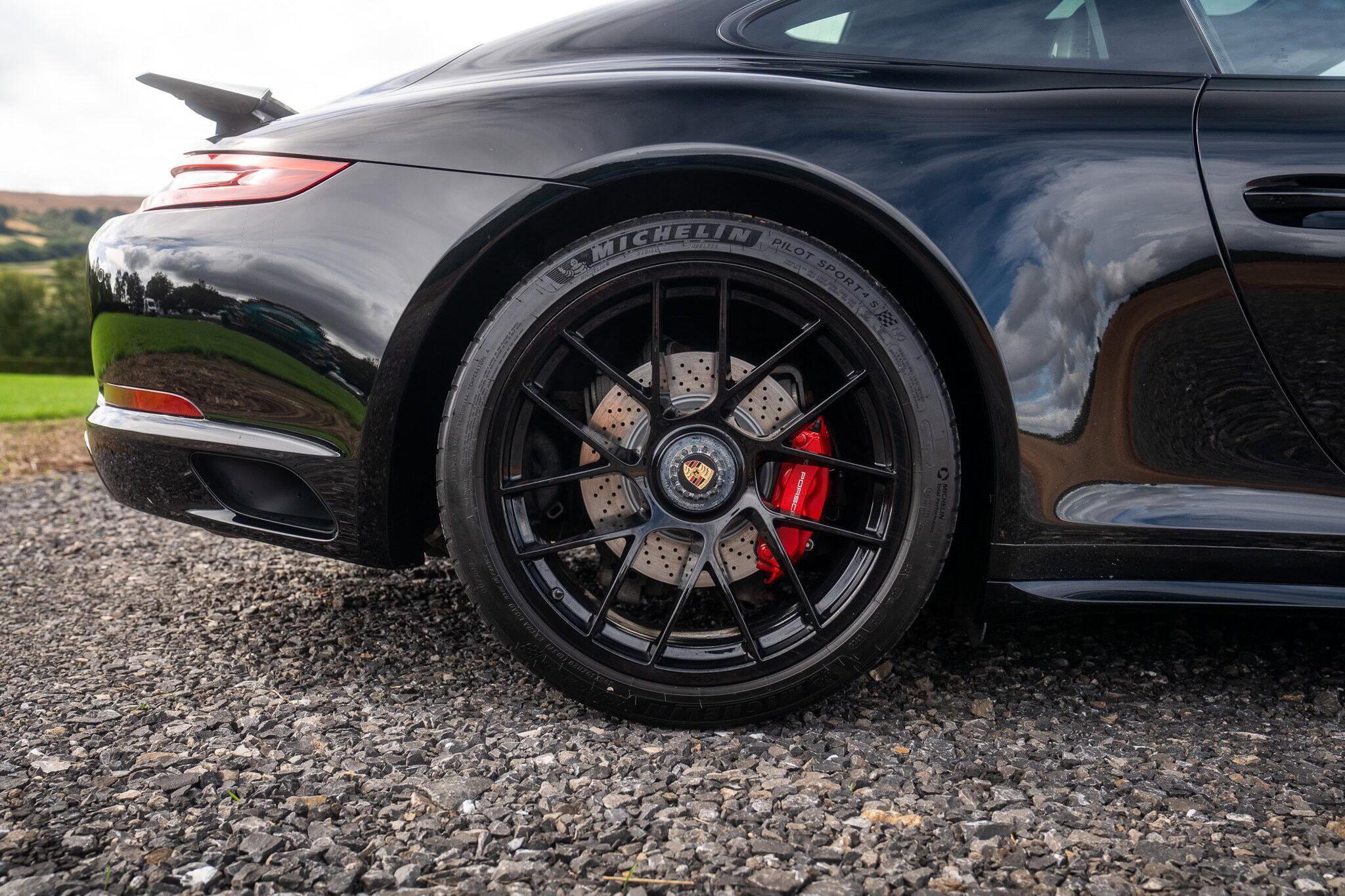 Porsche 911 view 17