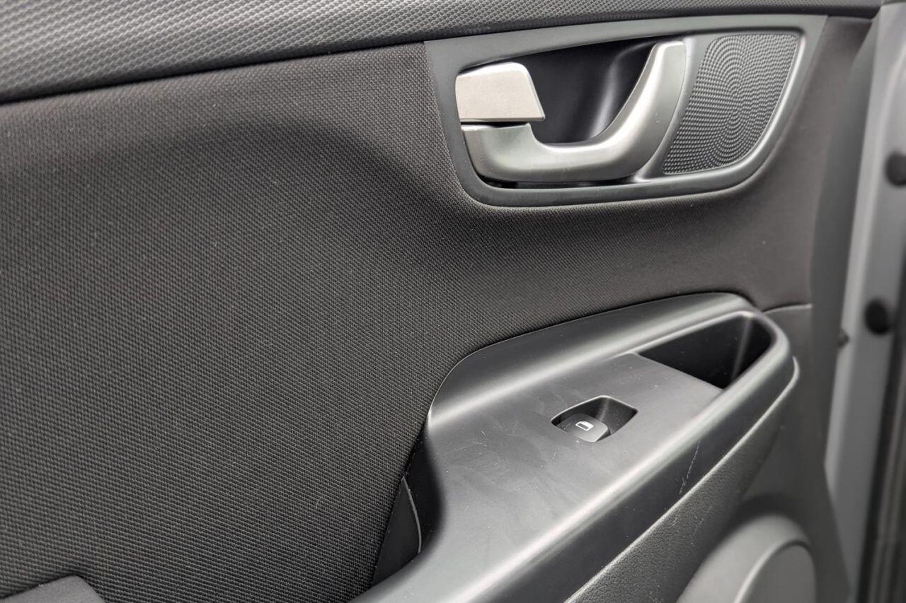 Hyundai Kona view 30