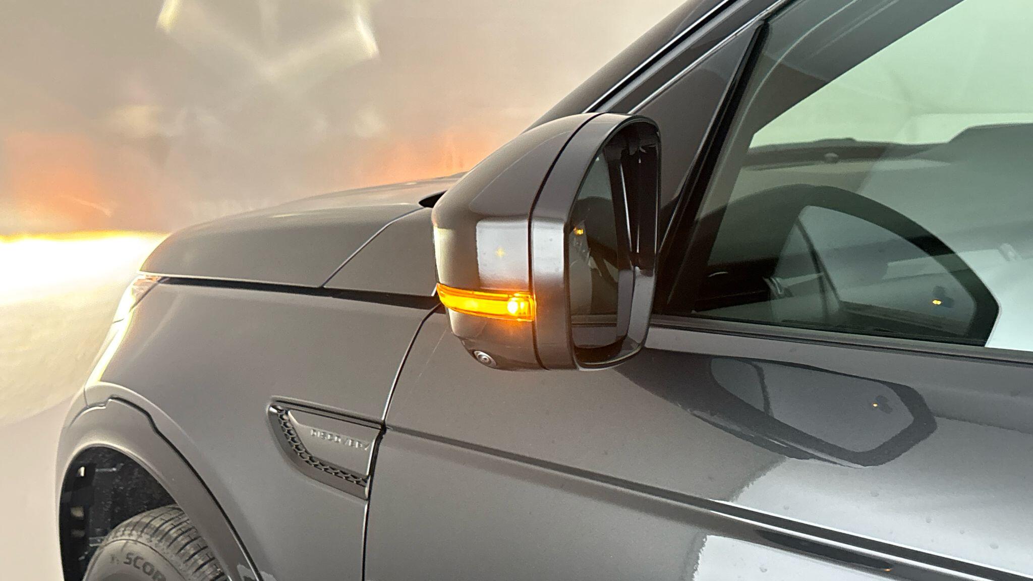 Land Rover Discovery Sport view 23