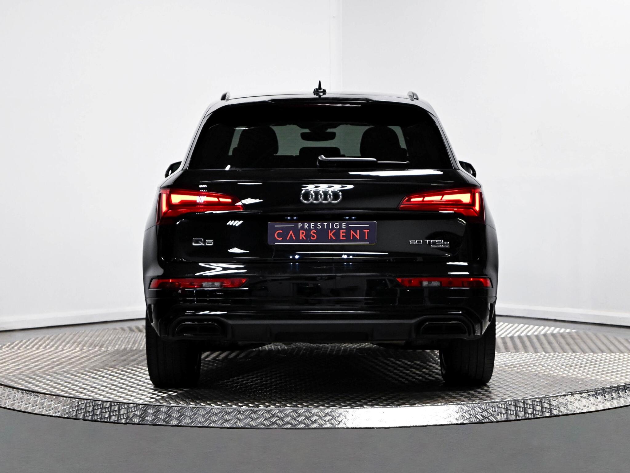 Audi Q5 view 6