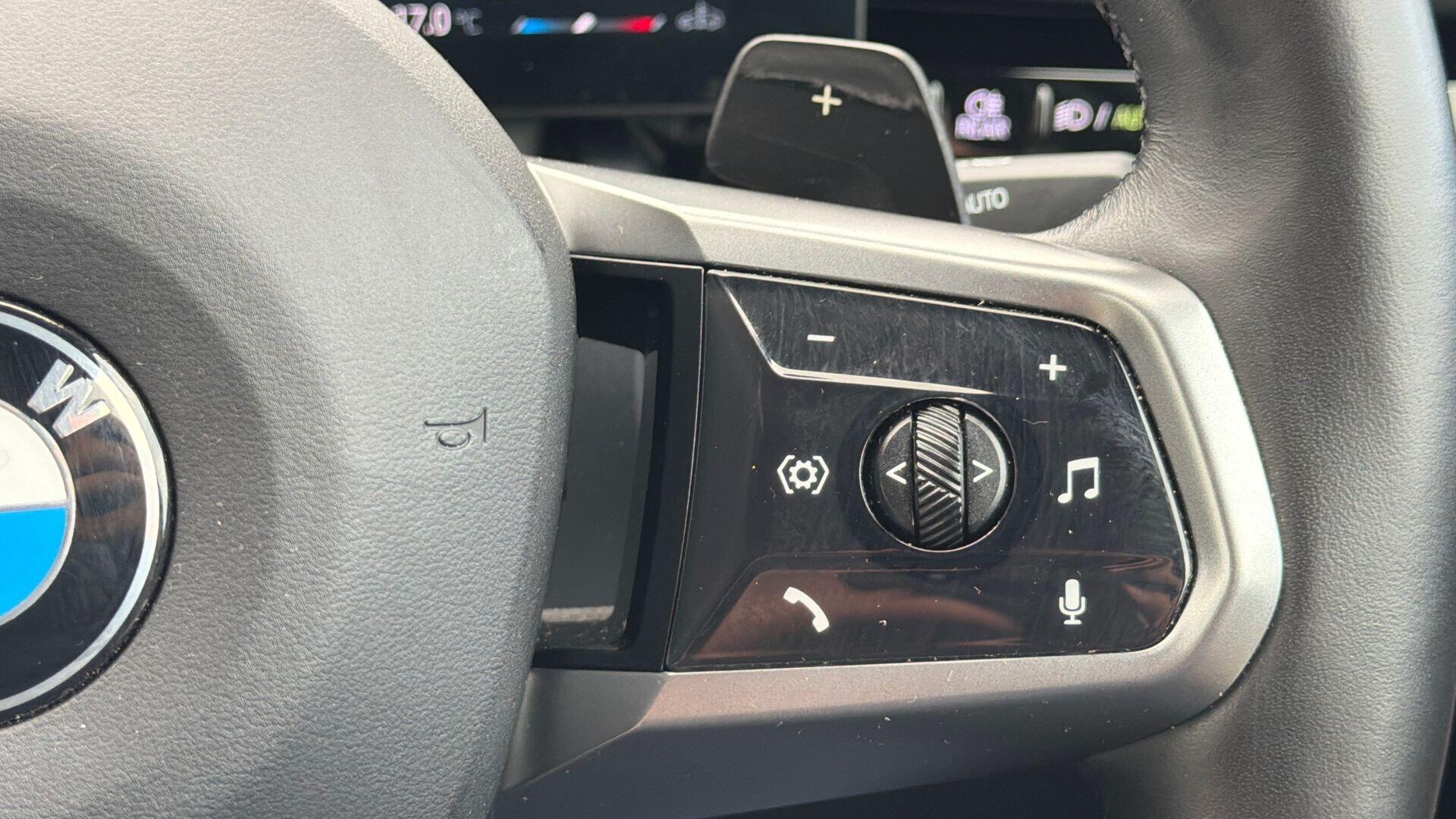 BMW 5 Series view 19