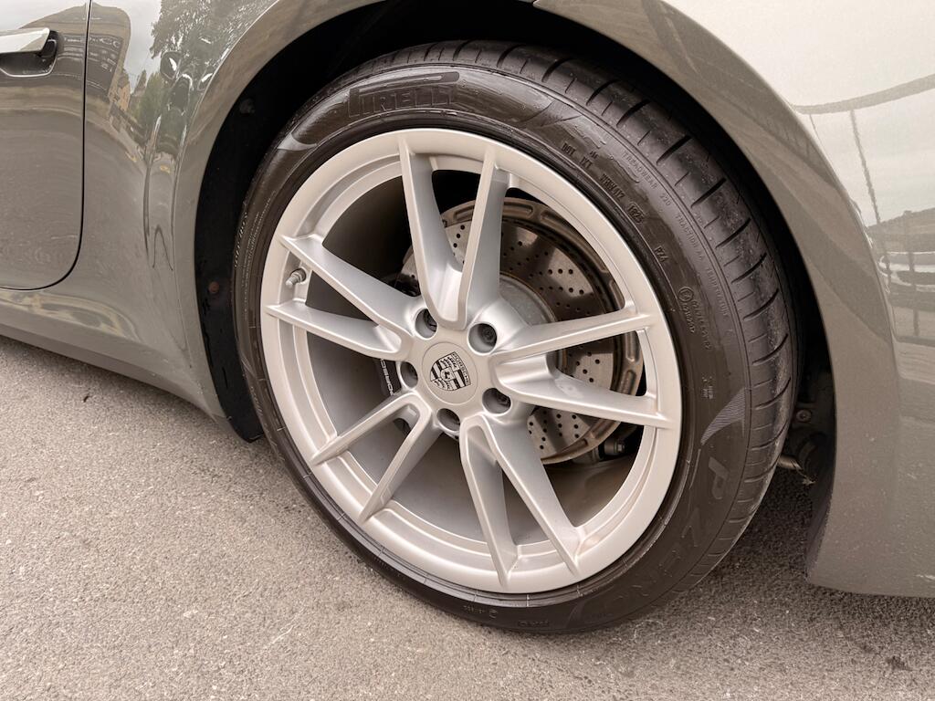 Porsche 911 view 23