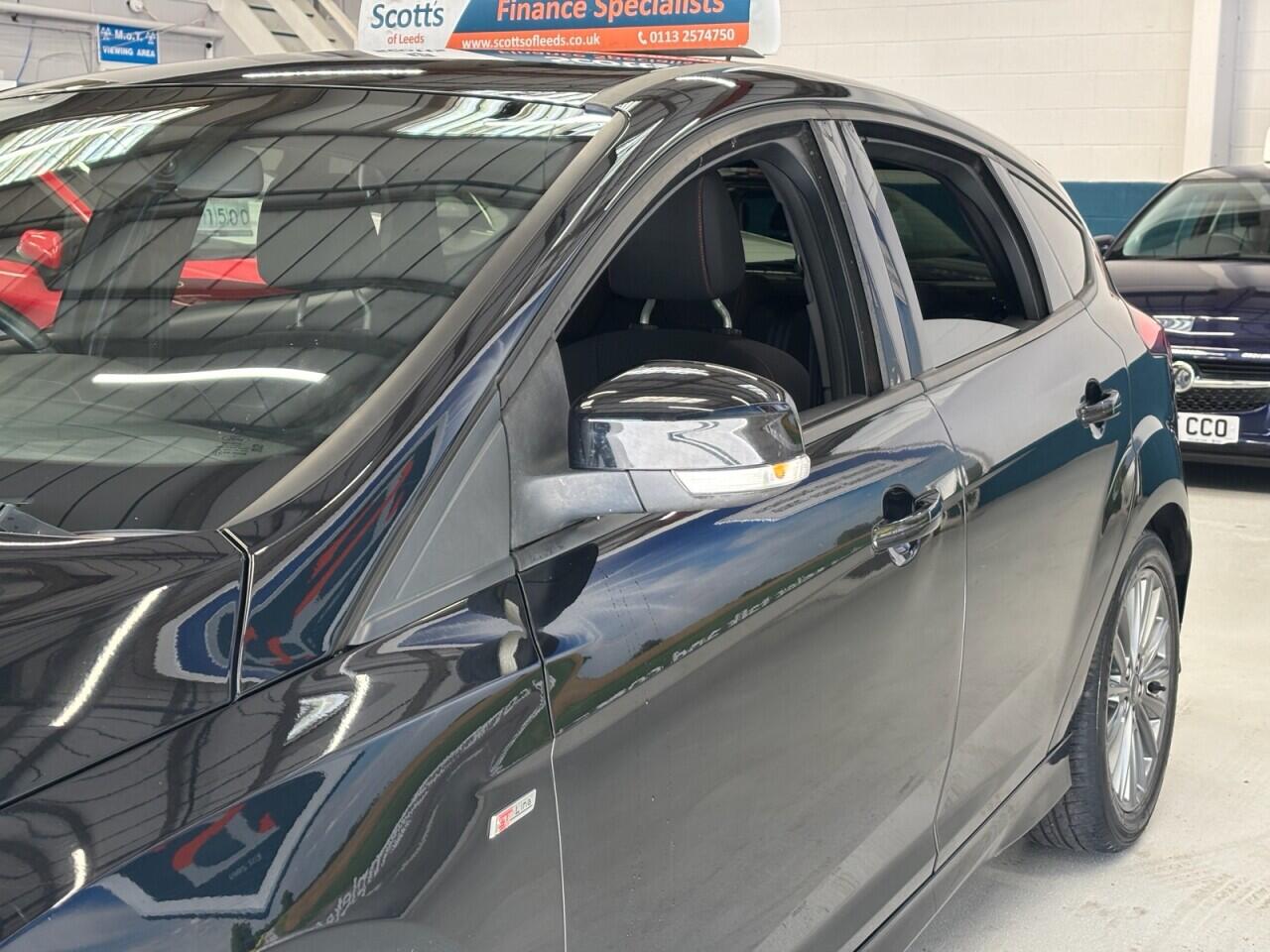 Ford Focus view 48