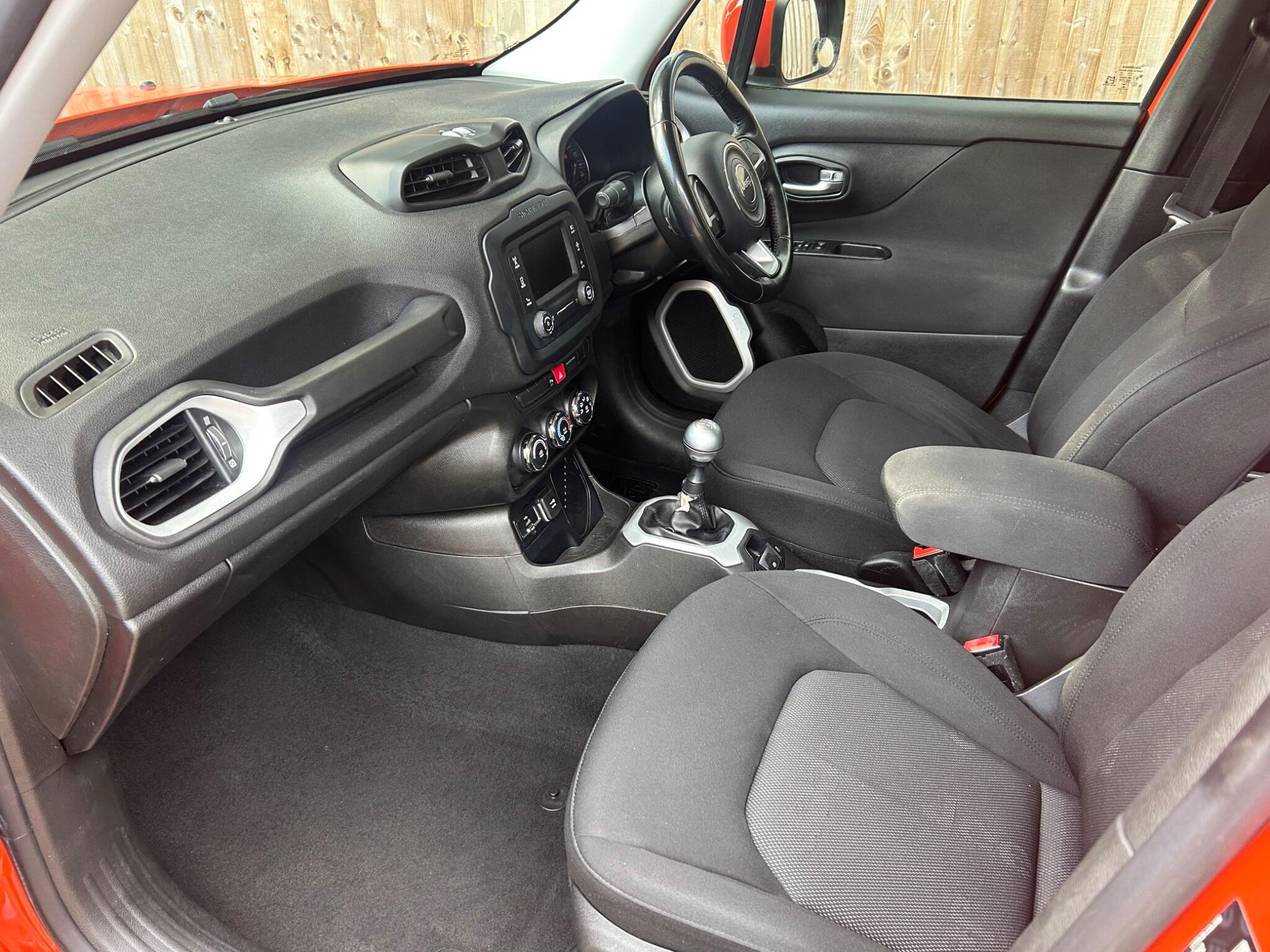 Jeep Renegade view 33