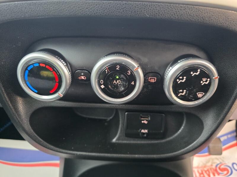2014 Fiat 500L image 42