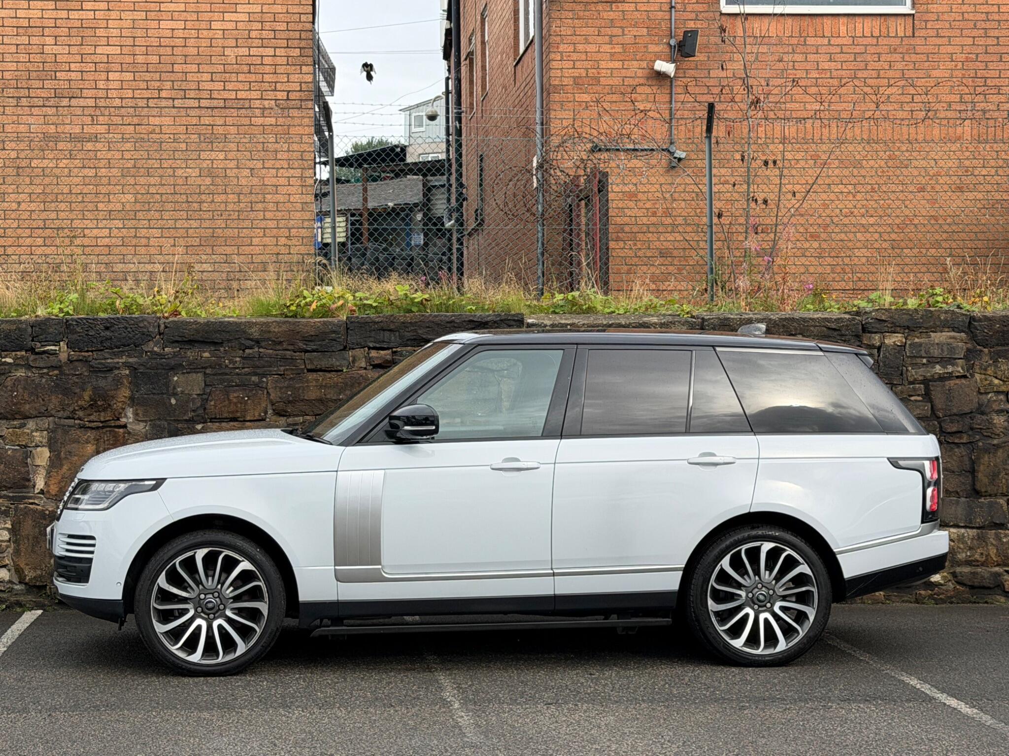 Land Rover Range Rover view 4