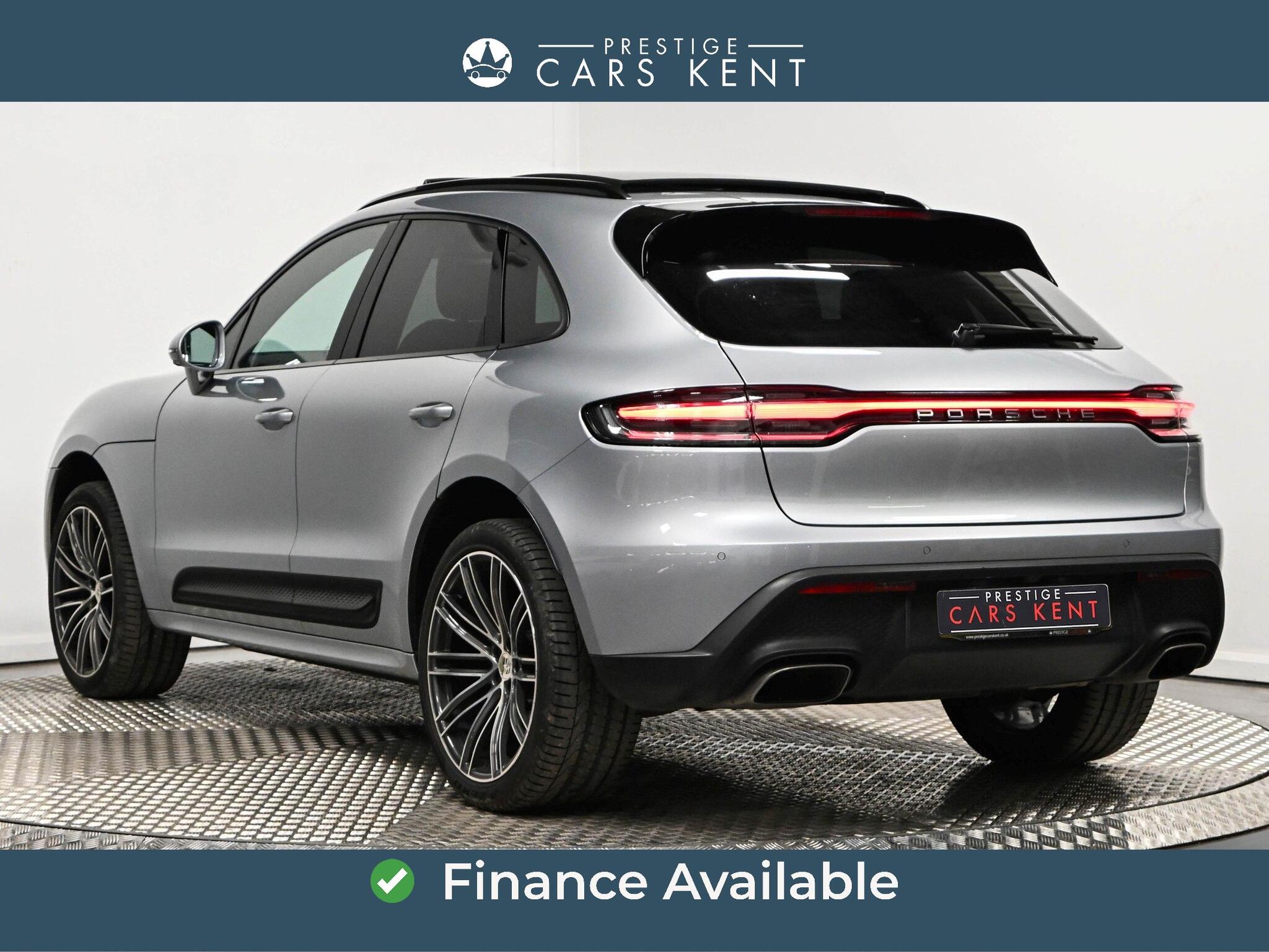 Porsche Macan view 3