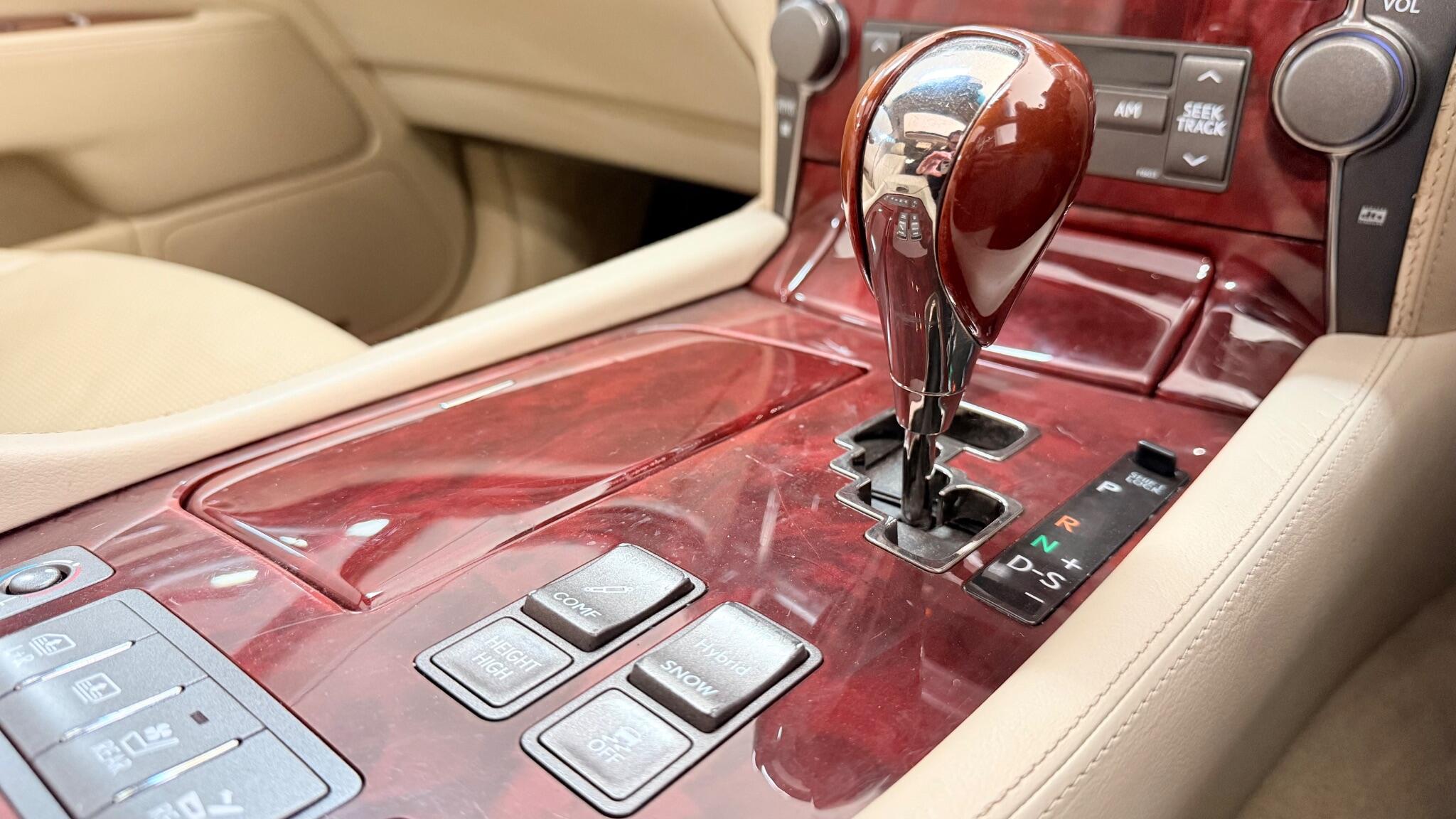 Lexus LS view 12