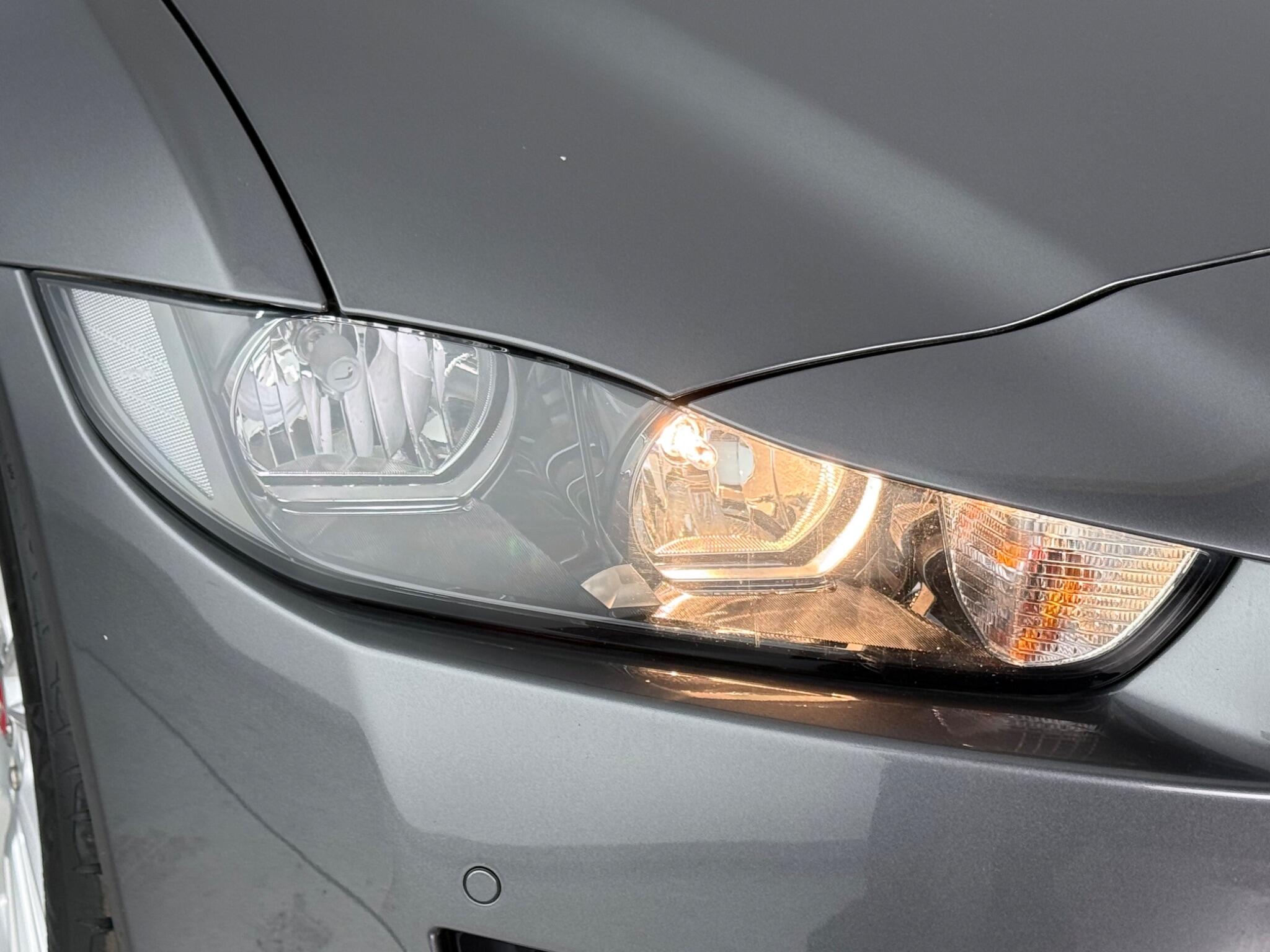 Jaguar Xe view 4