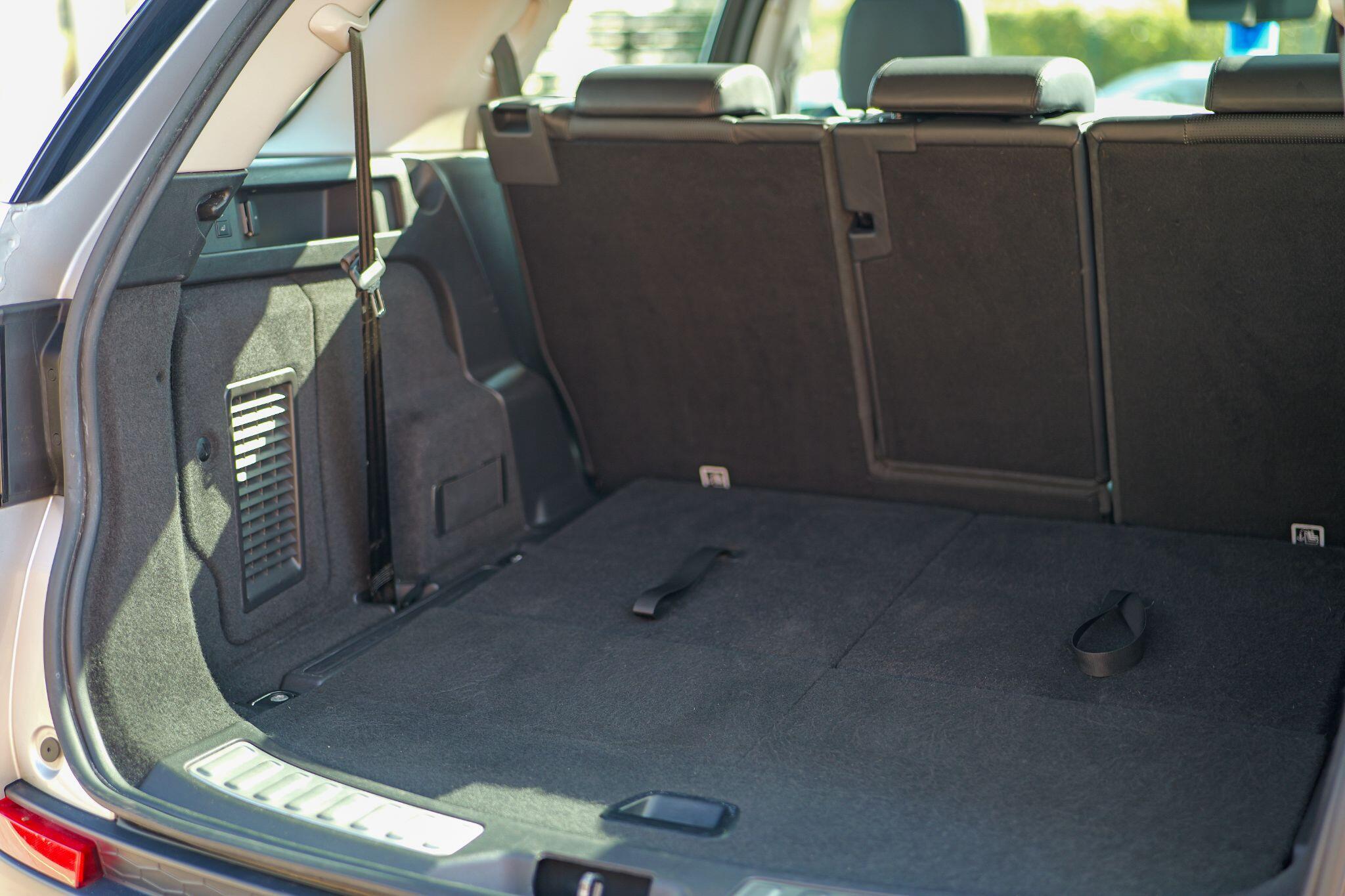 Land Rover Discovery Sport view 37