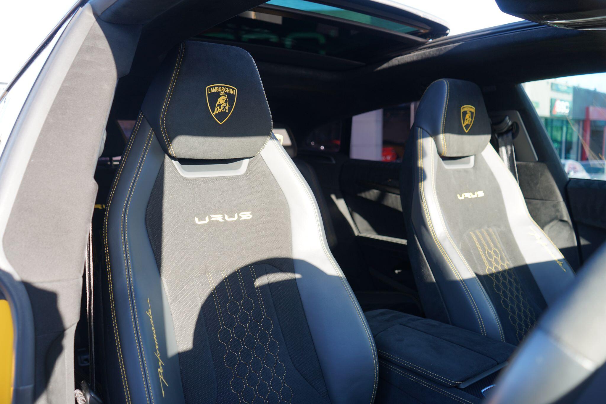 Lamborghini Urus view 3