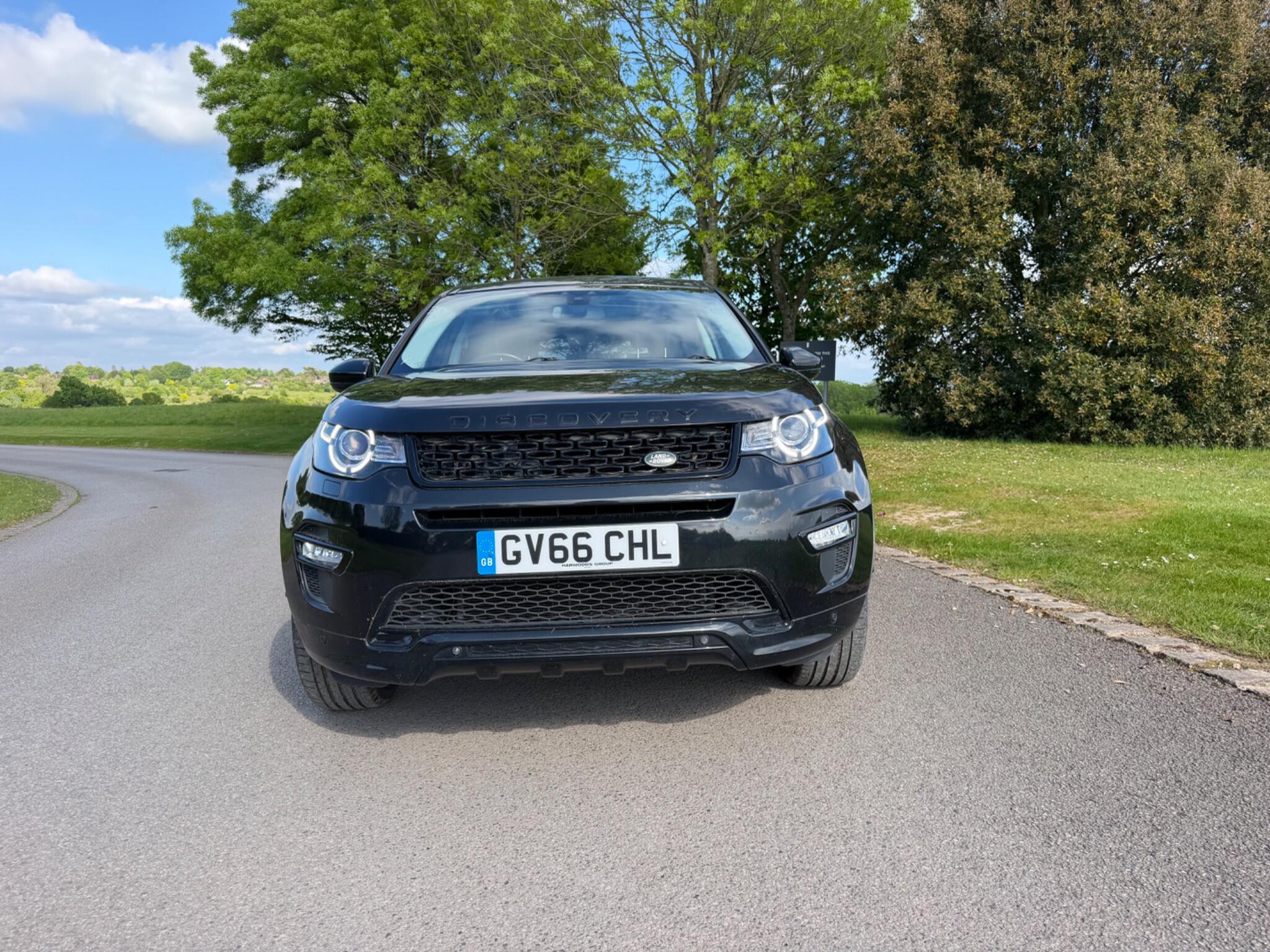 Land Rover Discovery Sport view 8
